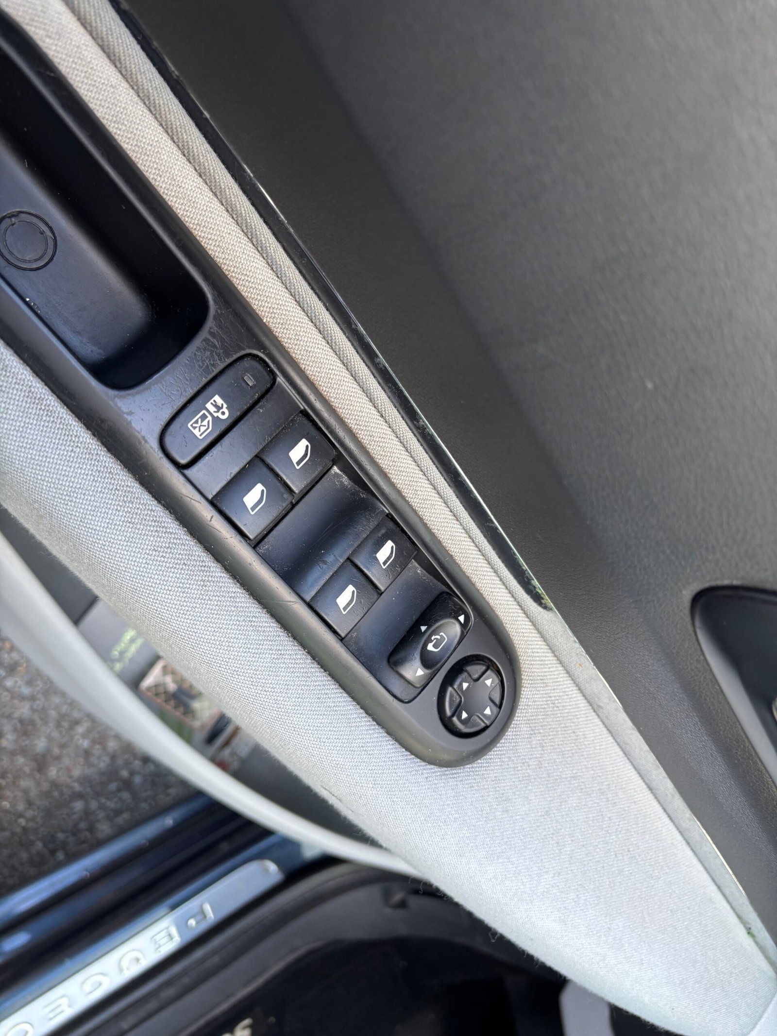 PEUGEOT 5008 1.6 HDi FAP 112 cv ALLURE