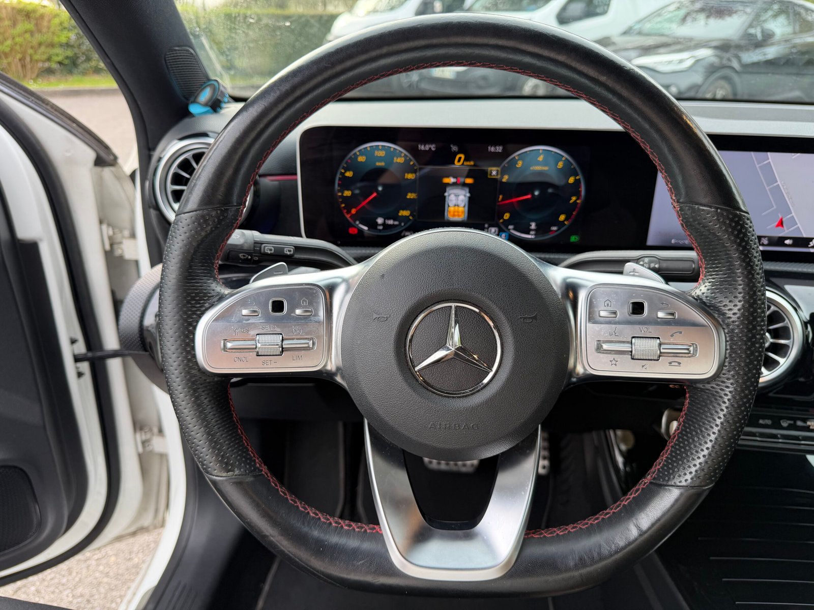 MERCEDES-BENZ Classe A 200 163 cv Boîte auto PACK AMG