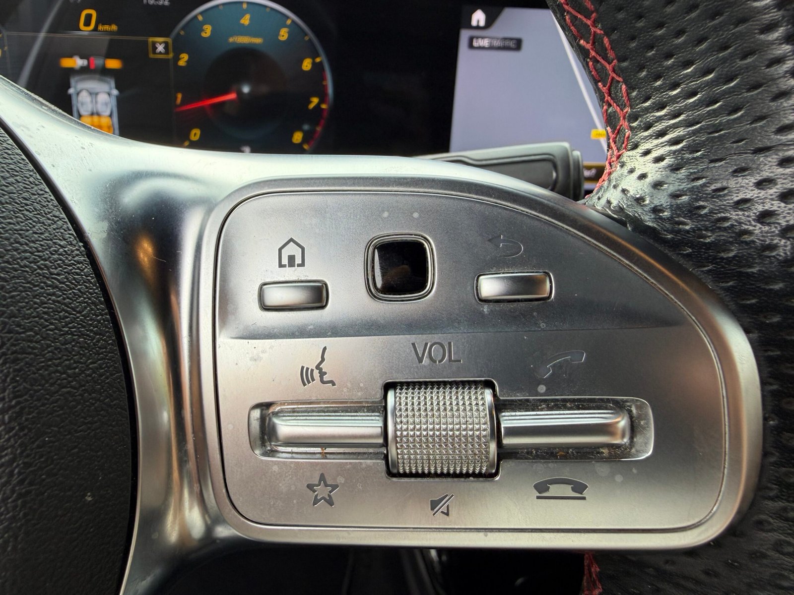 MERCEDES-BENZ Classe A 200 163 cv Boîte auto PACK AMG