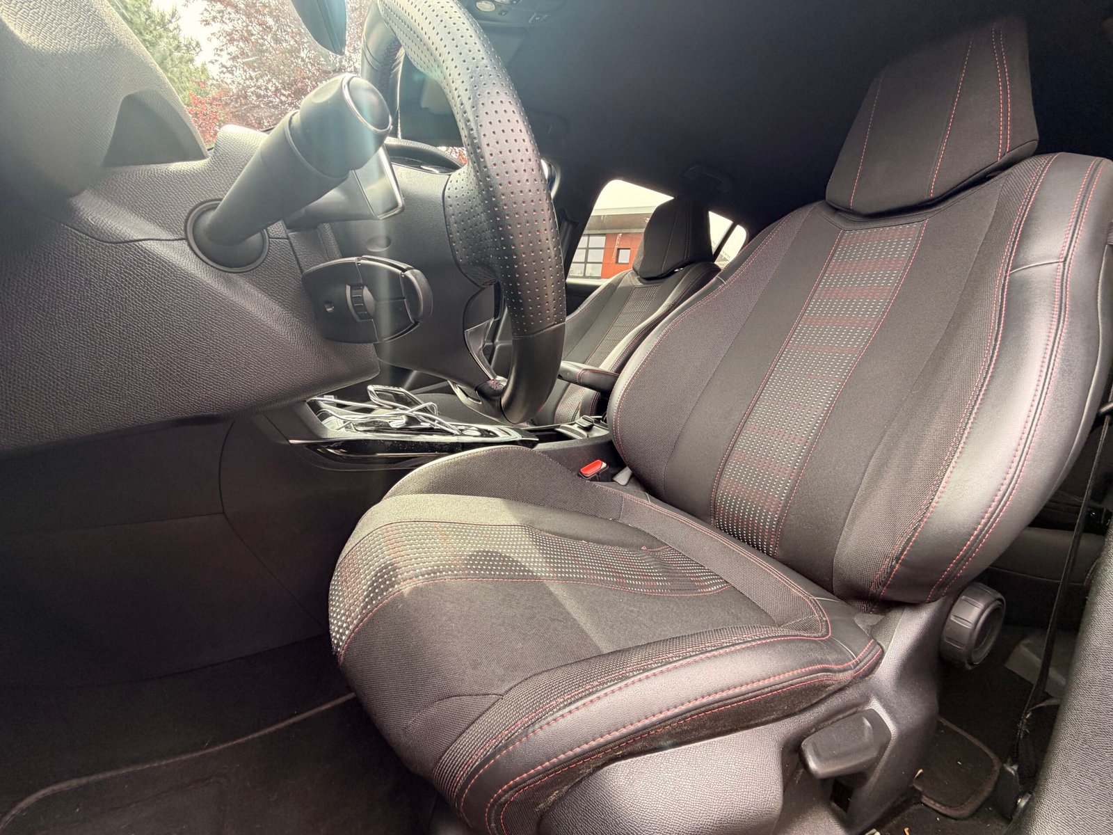 PEUGEOT 308 Phase II 1.2 THP Puretech 12V GPF EAT8 130 cv Boîte auto GT Line