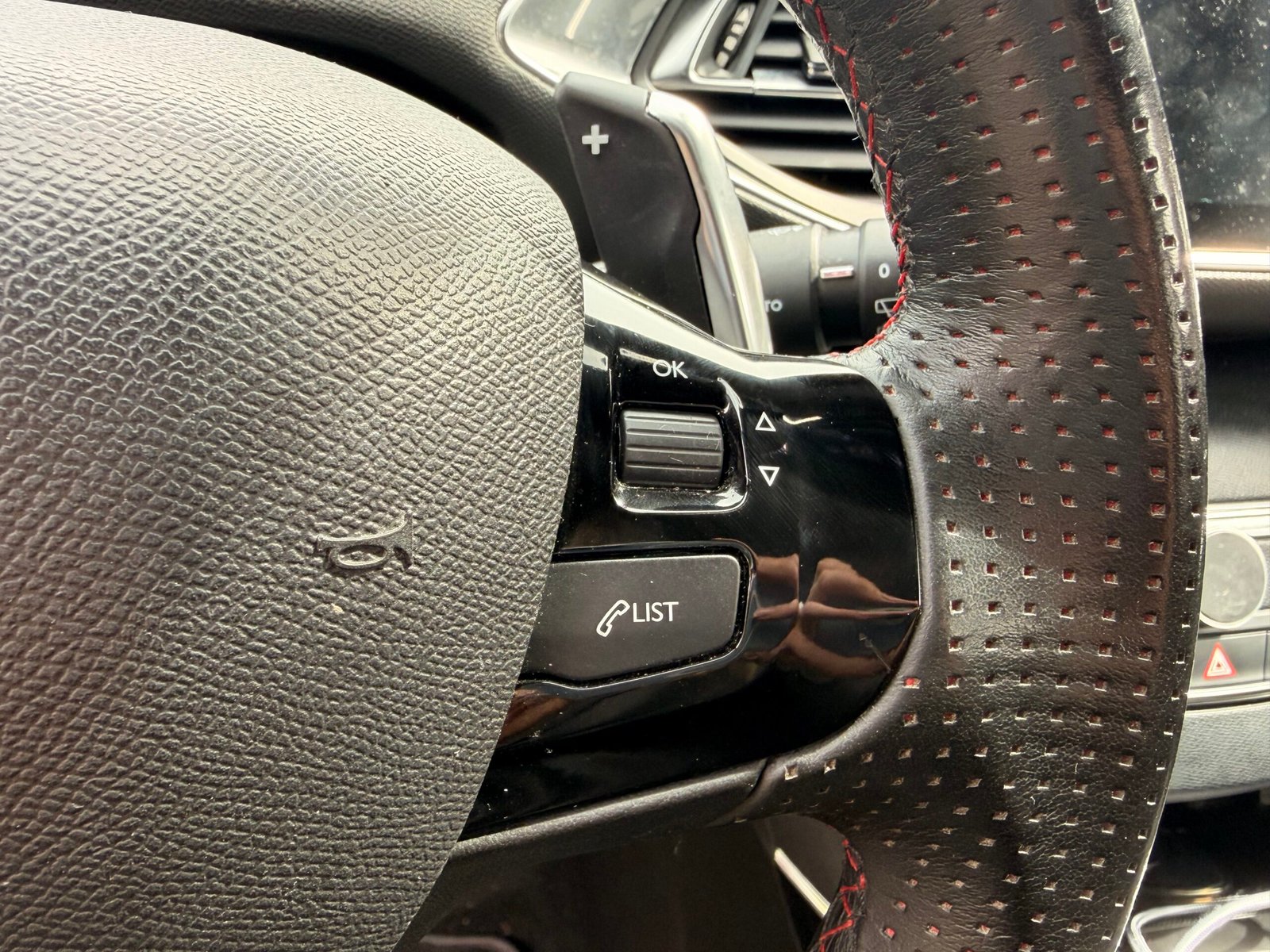 PEUGEOT 308 Phase II 1.2 THP Puretech 12V GPF EAT8 130 cv Boîte auto GT Line