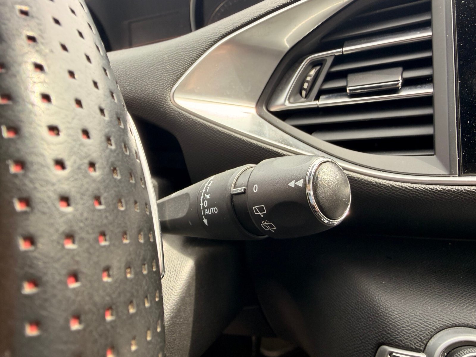 PEUGEOT 308 Phase II 1.2 THP Puretech 12V GPF EAT8 130 cv Boîte auto GT Line