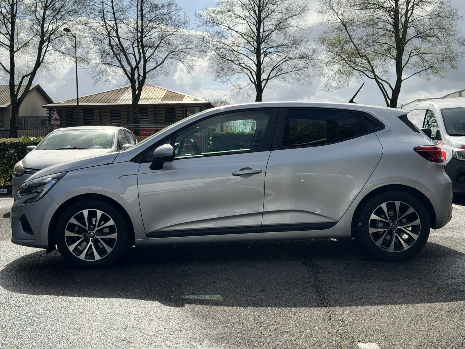 RENAULT Clio V 5 Portes E-TECH 1.6 140 Hybrid Boîte auto ZEN