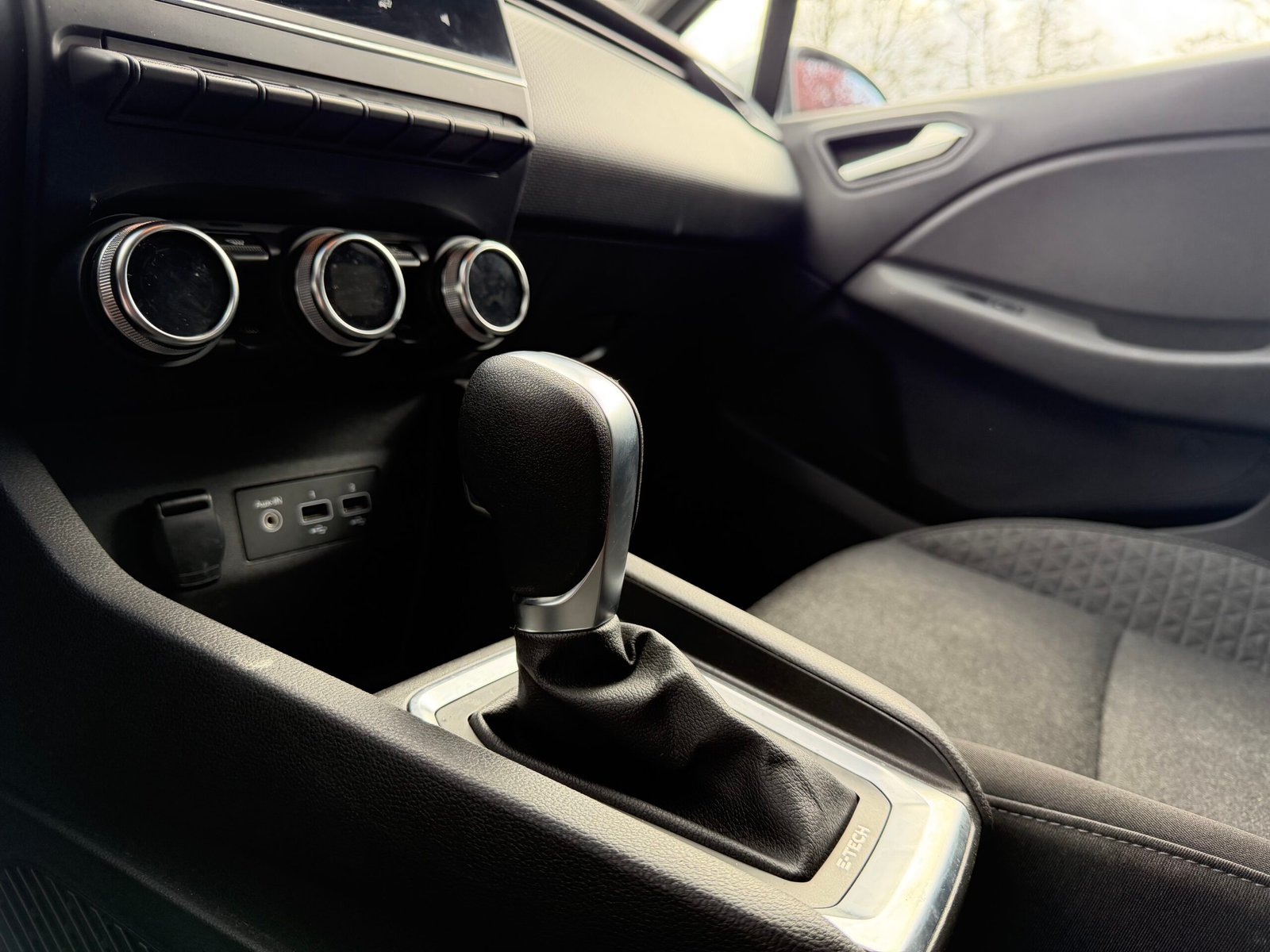 RENAULT Clio V 5 Portes E-TECH 1.6 140 Hybrid Boîte auto ZEN