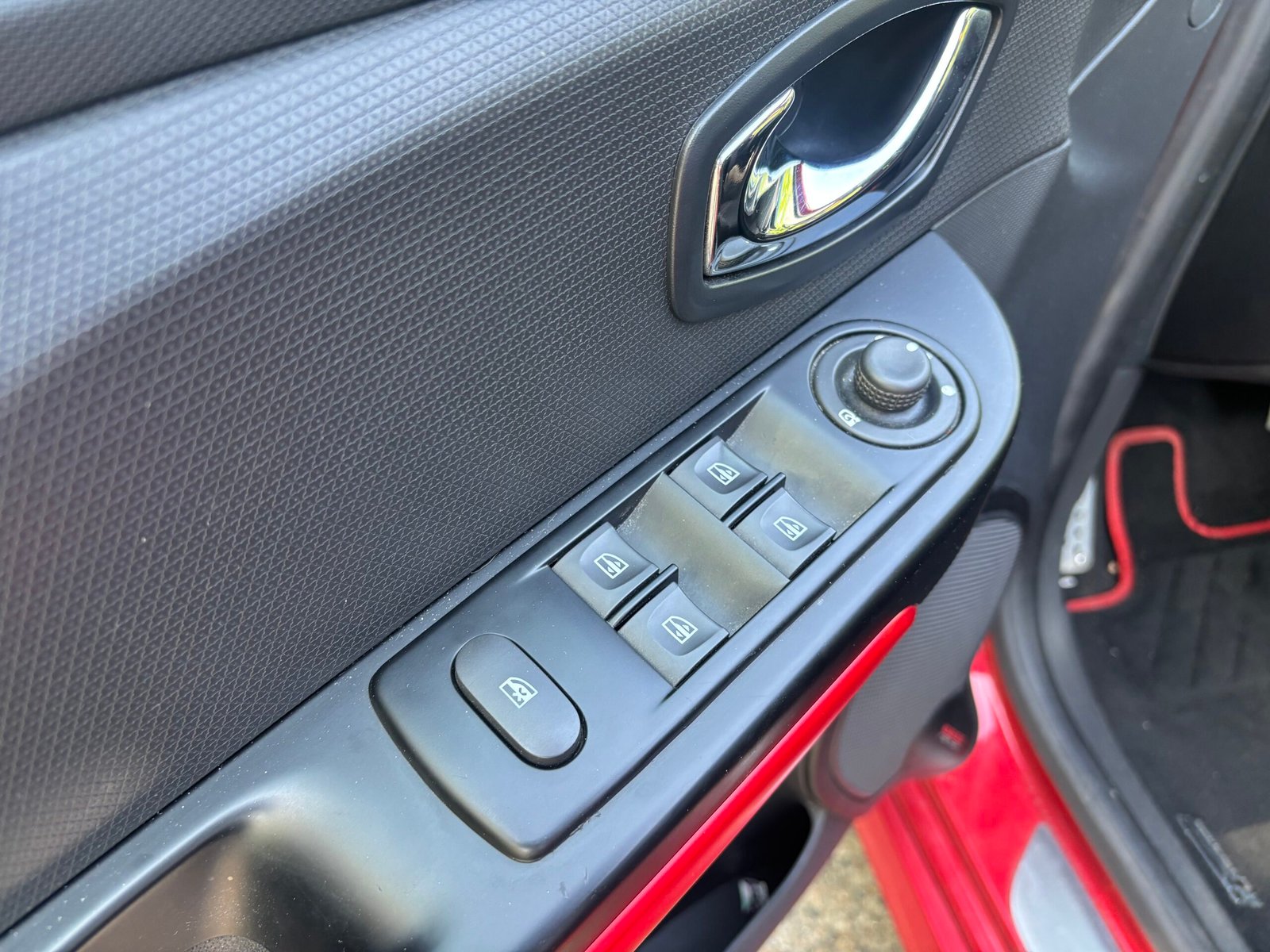 RENAULT Clio IV RS 1.6 16V Turbo EDC6 200