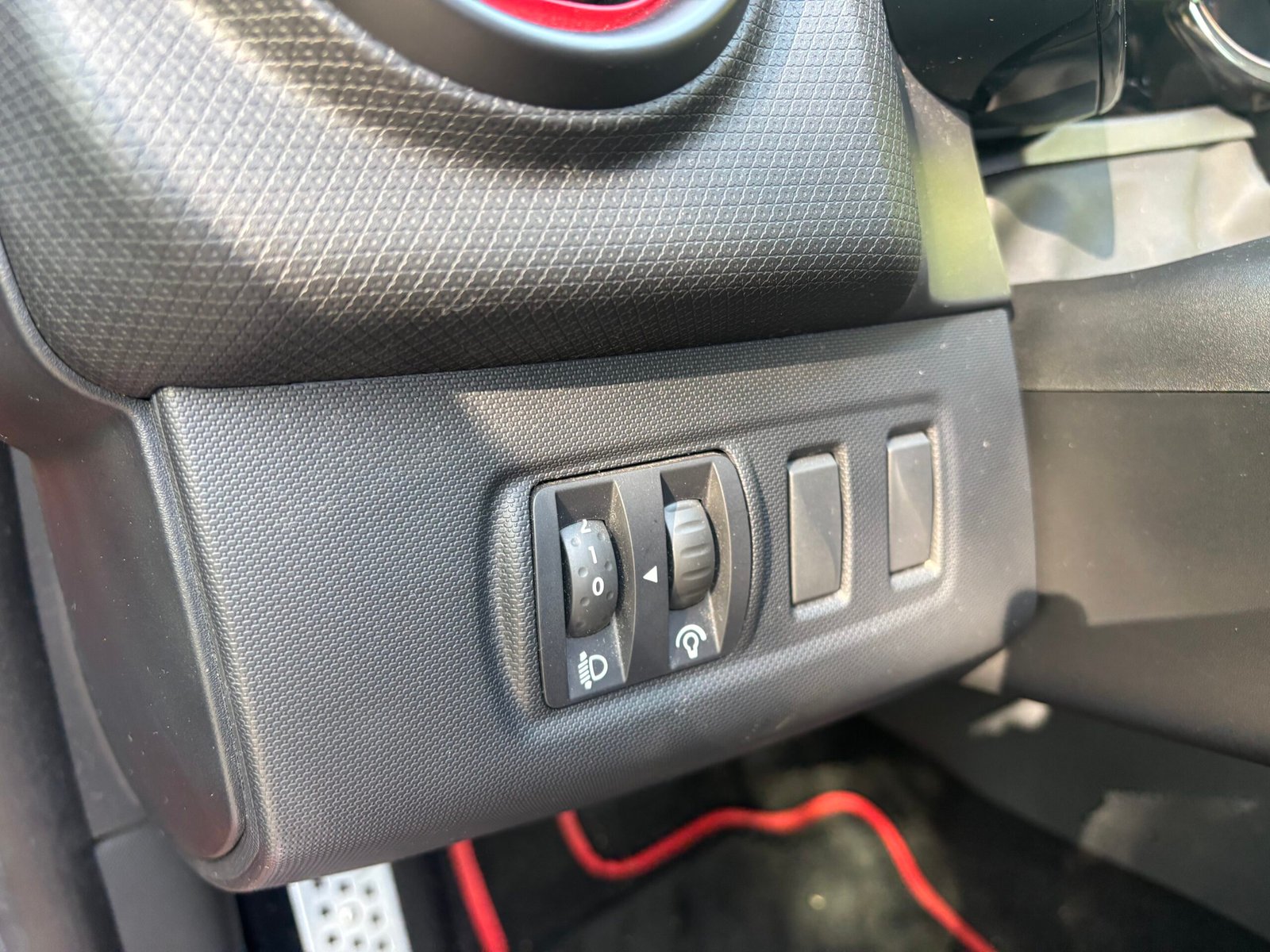 RENAULT Clio IV RS 1.6 16V Turbo EDC6 200