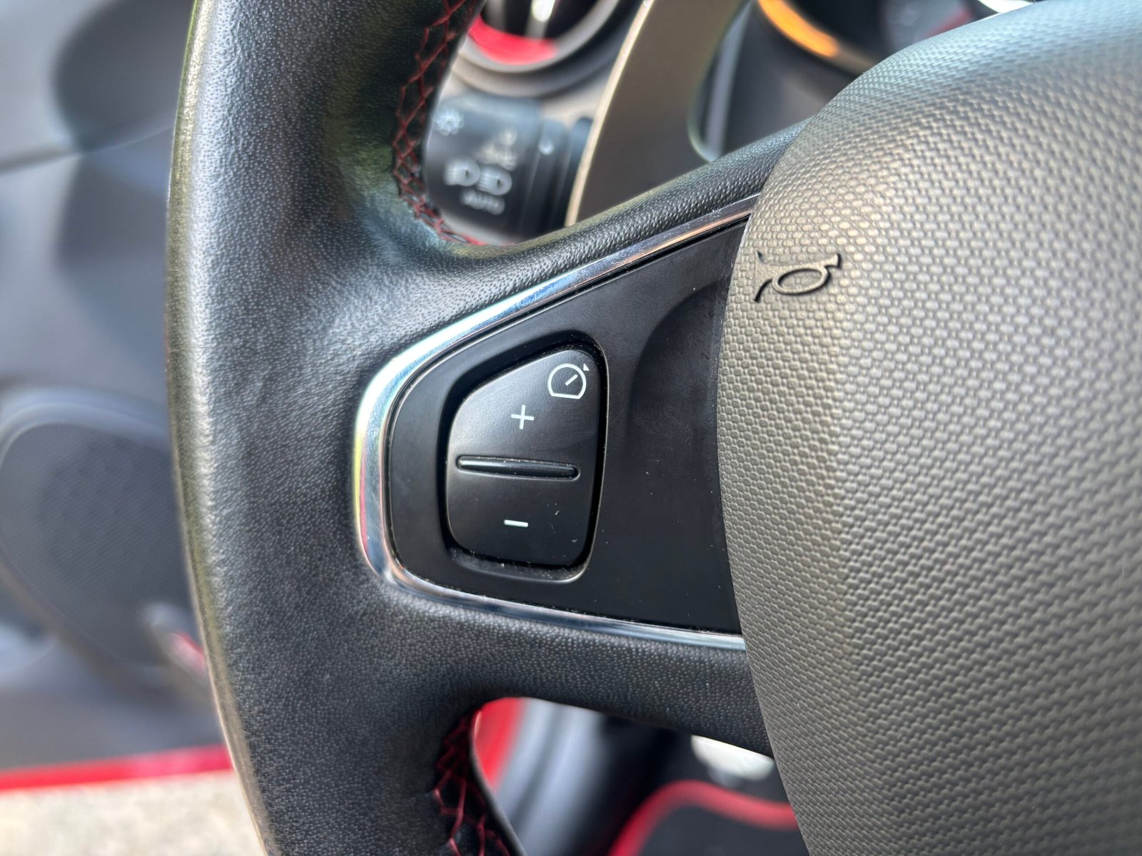 RENAULT Clio IV RS 1.6 16V Turbo EDC6 200