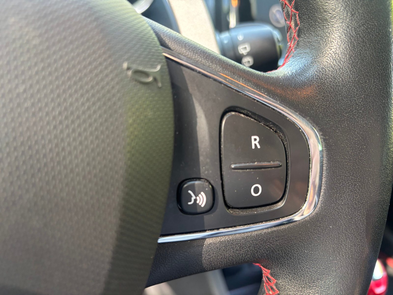 RENAULT Clio IV RS 1.6 16V Turbo EDC6 200