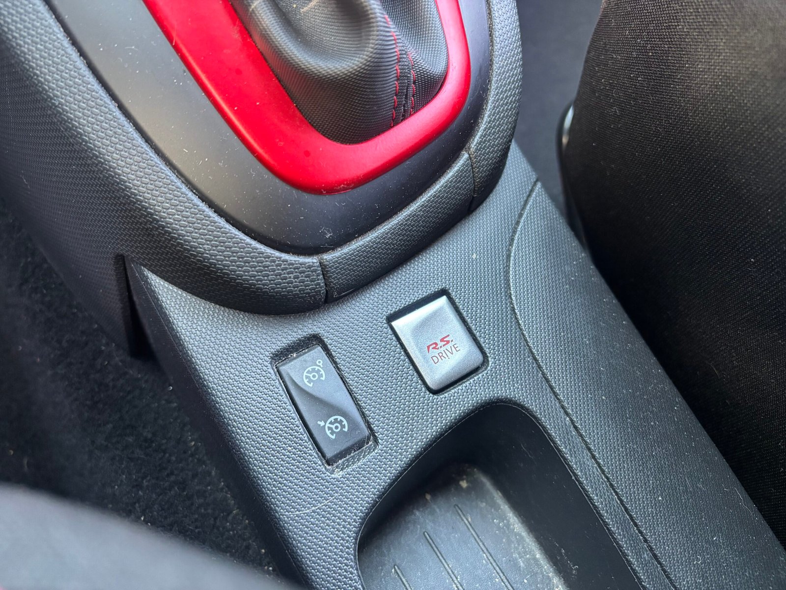 RENAULT Clio IV RS 1.6 16V Turbo EDC6 200