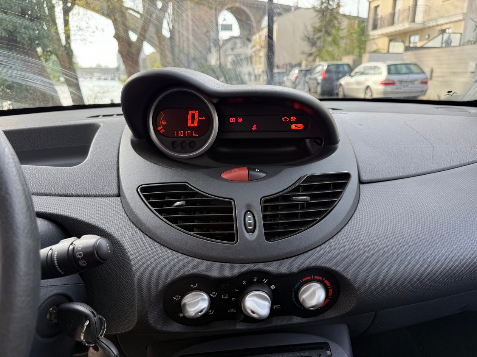 Renault Twingo 2 phase 2 1.2 essence 75ch