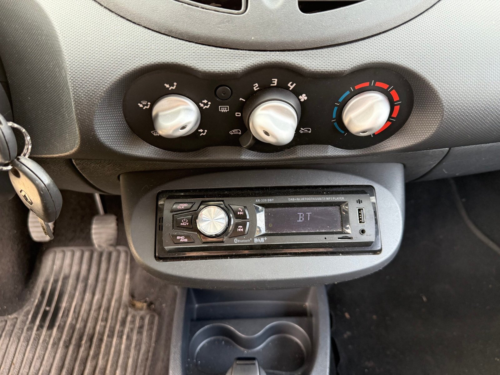 Renault Twingo 2 phase 2 1.2 essence 75ch