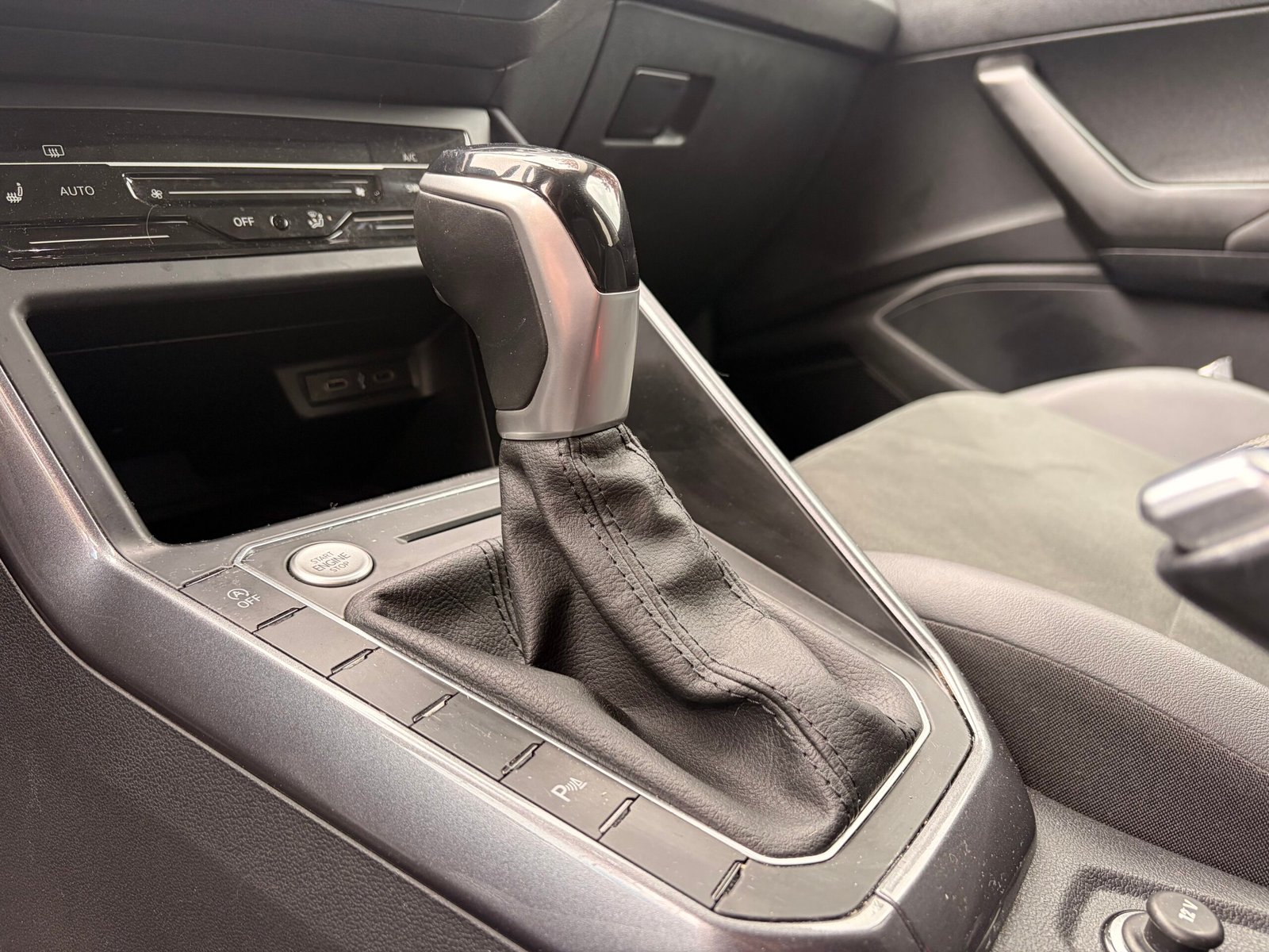 VOLKSWAGEN Polo VI Phase 2 1.0 TSI 12V BMT DSG7 95 cv Boîte auto Style