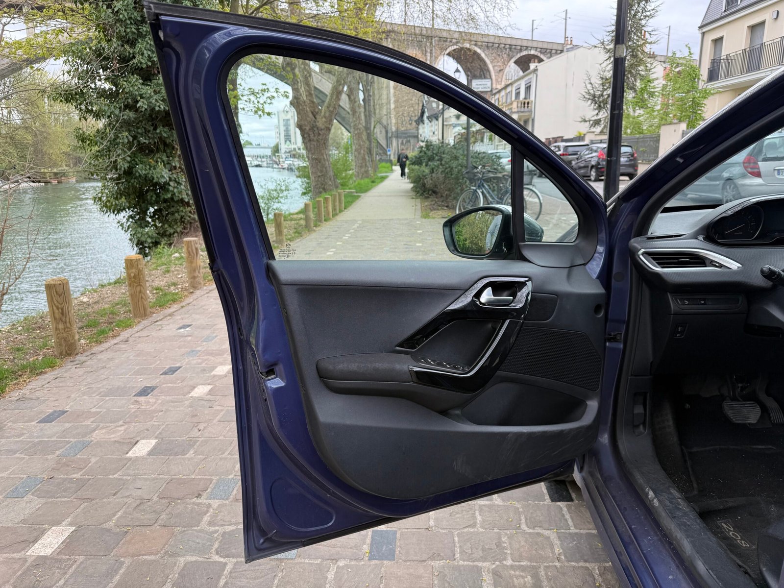 Peugeot 208 Allure 1.2 essence 110ch boîte automatique