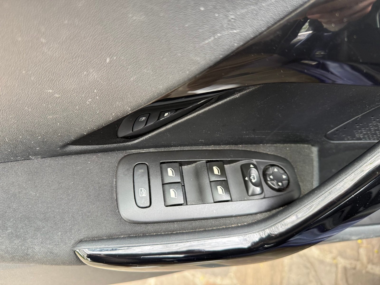 Peugeot 208 Allure 1.2 essence 110ch boîte automatique