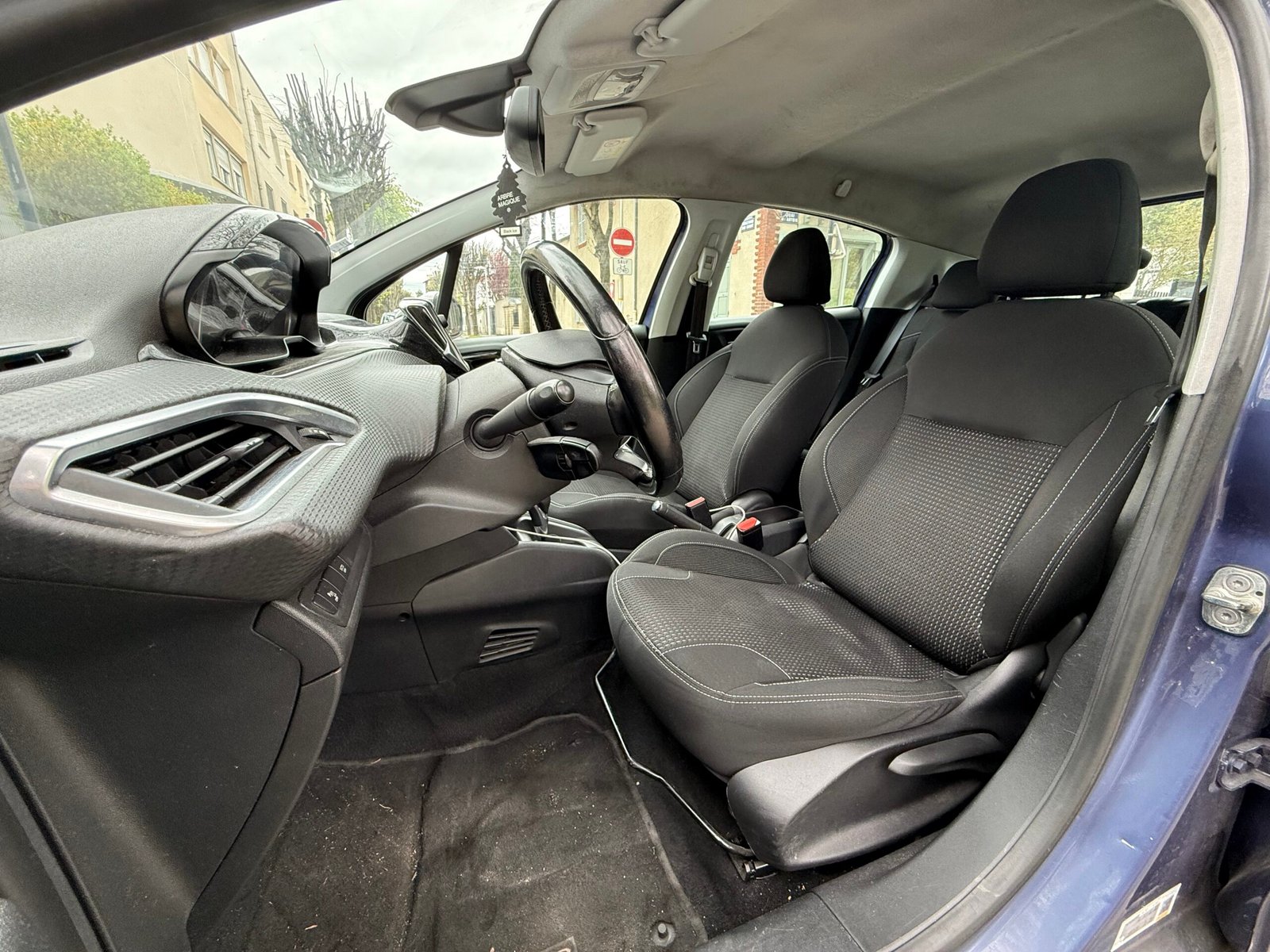 Peugeot 208 Allure 1.2 essence 110ch boîte automatique