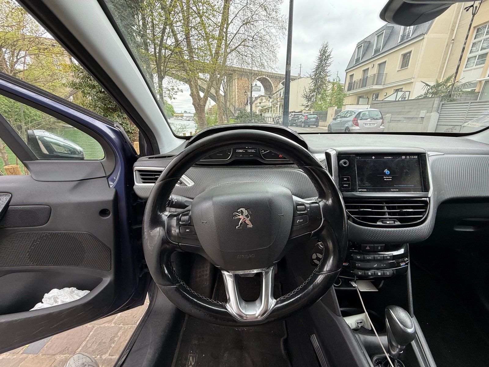 Peugeot 208 Allure 1.2 essence 110ch boîte automatique