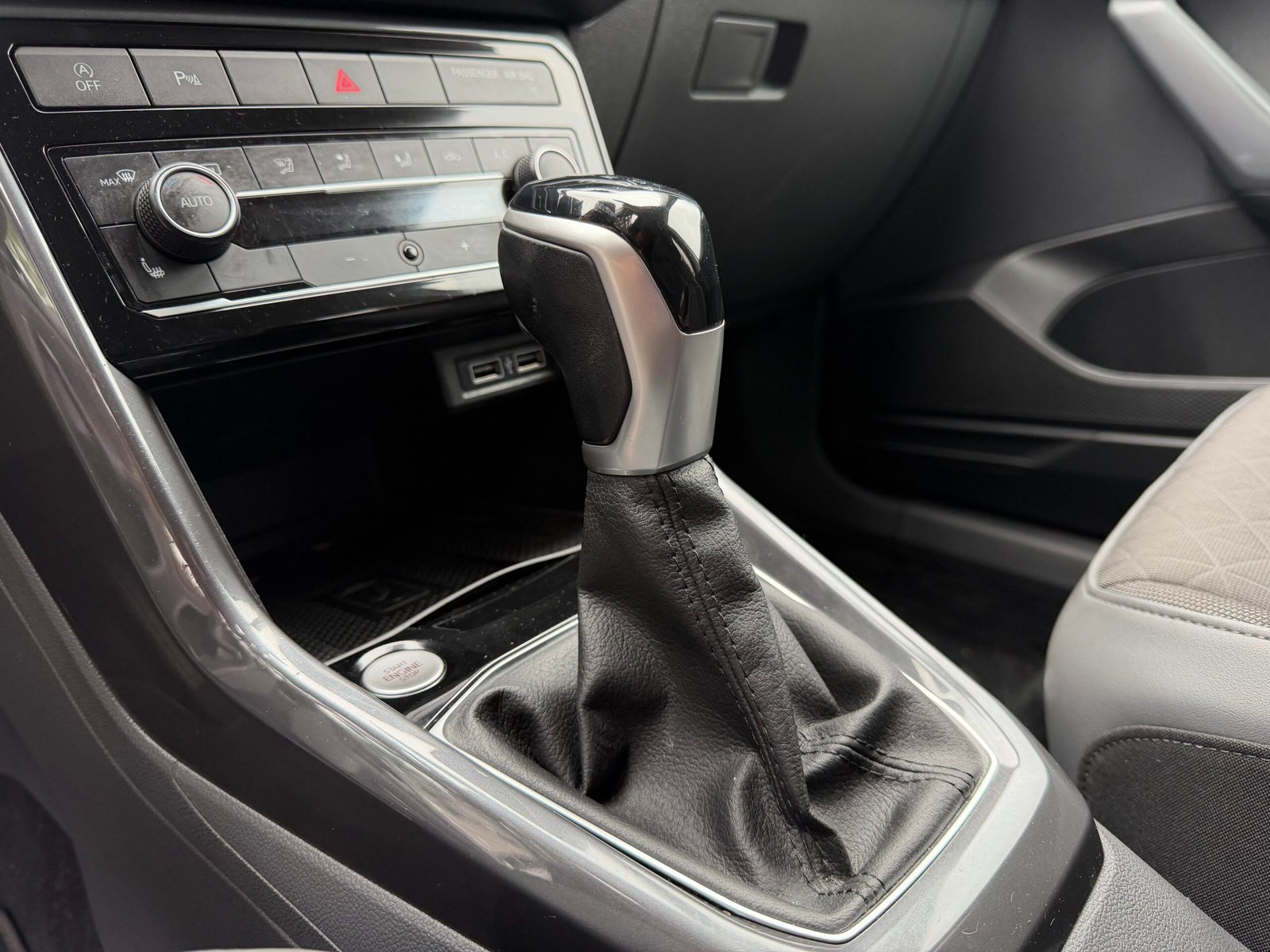 VOLKSWAGEN T-Cross 1.0 TSI DSG7 116 cv Boîte auto CARAT 1 ÈRE MAIN , ENTRETIEN FULL VOLKSWAGEN