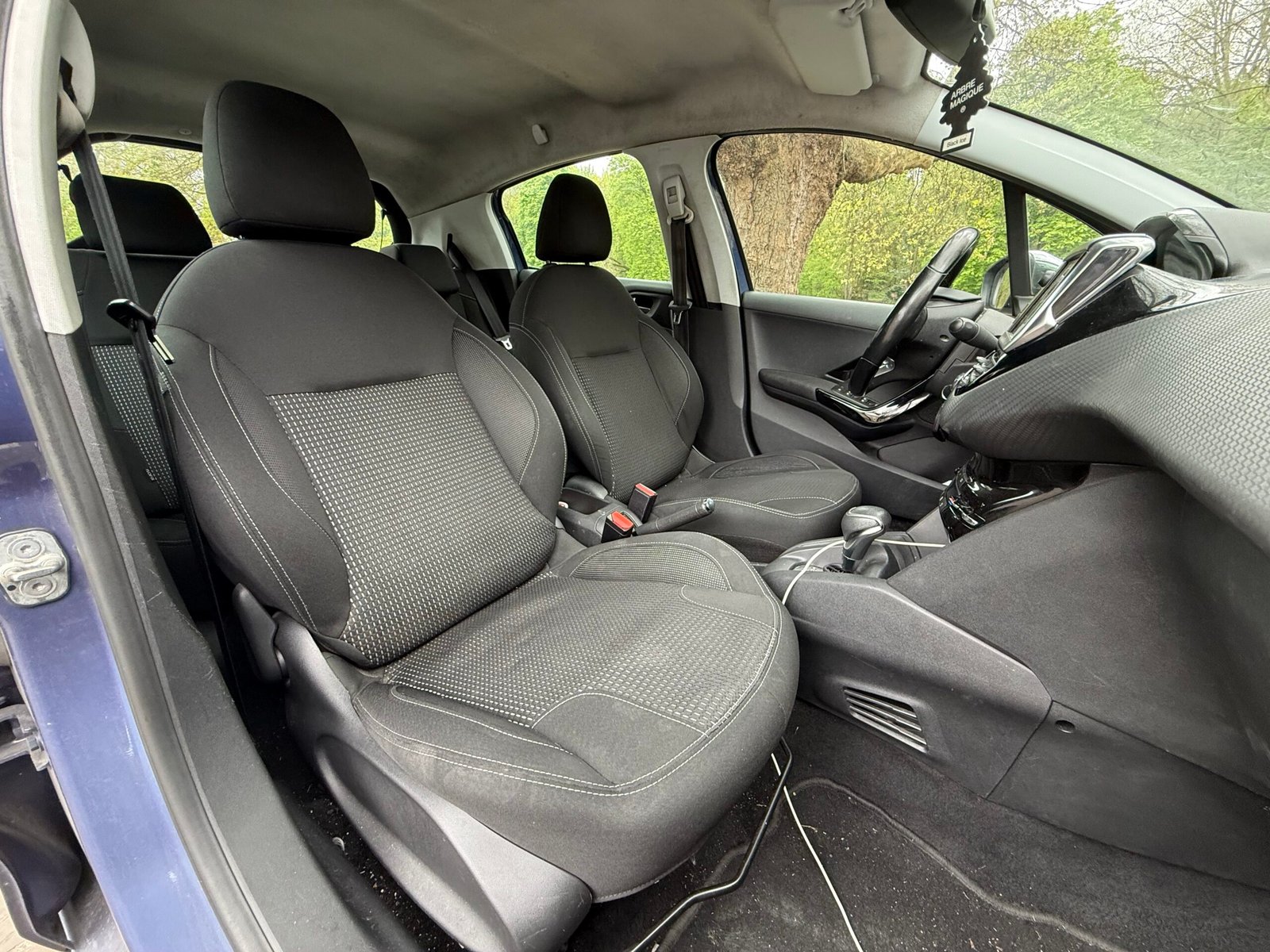 Peugeot 208 Allure 1.2 essence 110ch boîte automatique