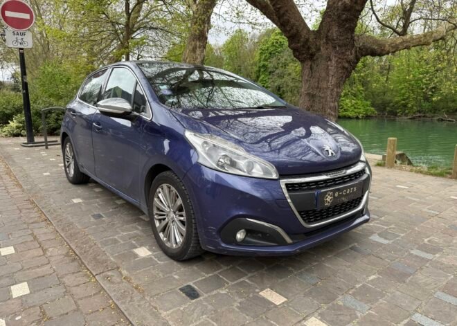 Peugeot 208 Allure 1.2 essence 110ch boîte automatique