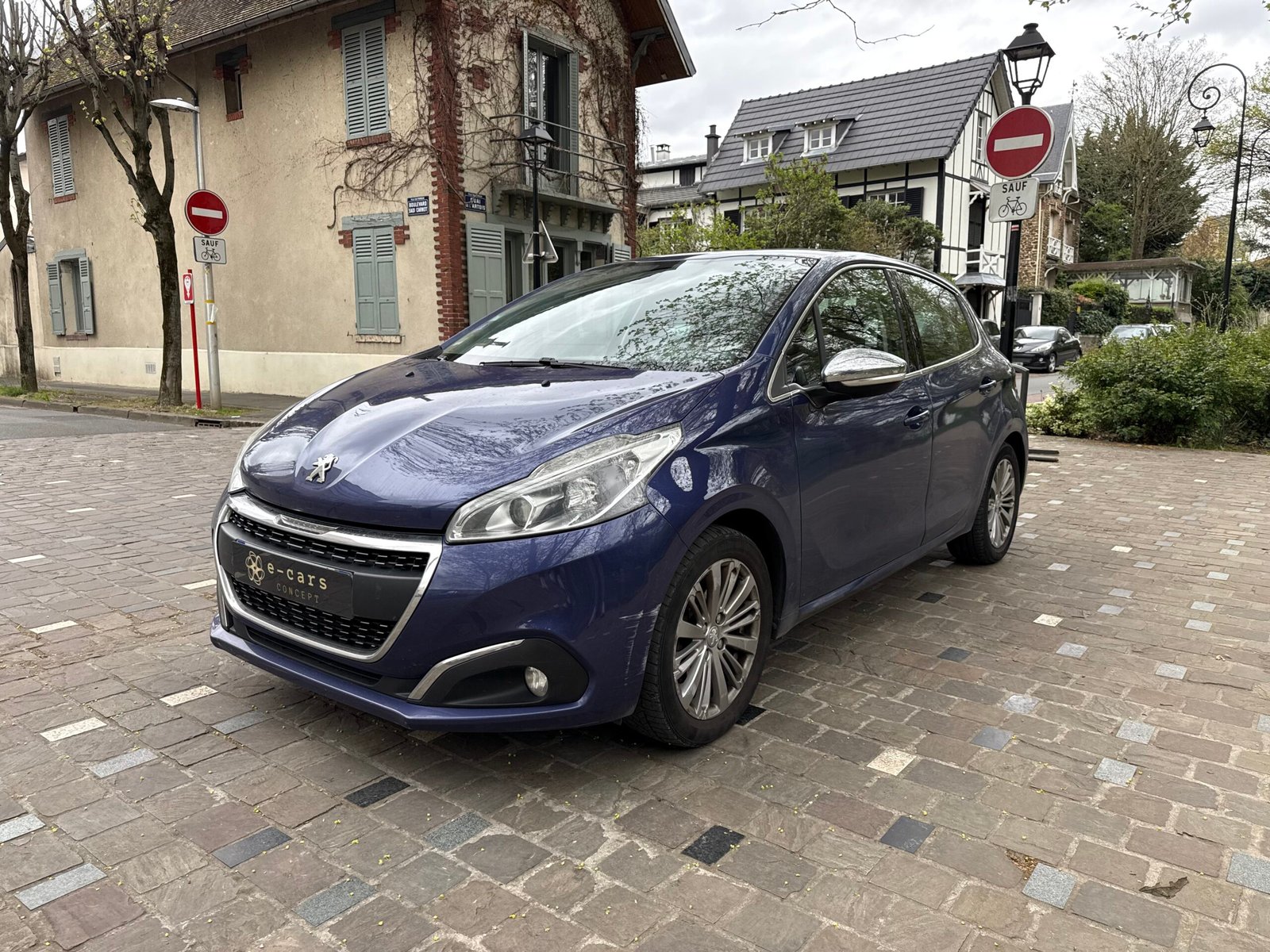 Peugeot 208 Allure 1.2 essence 110ch boîte automatique