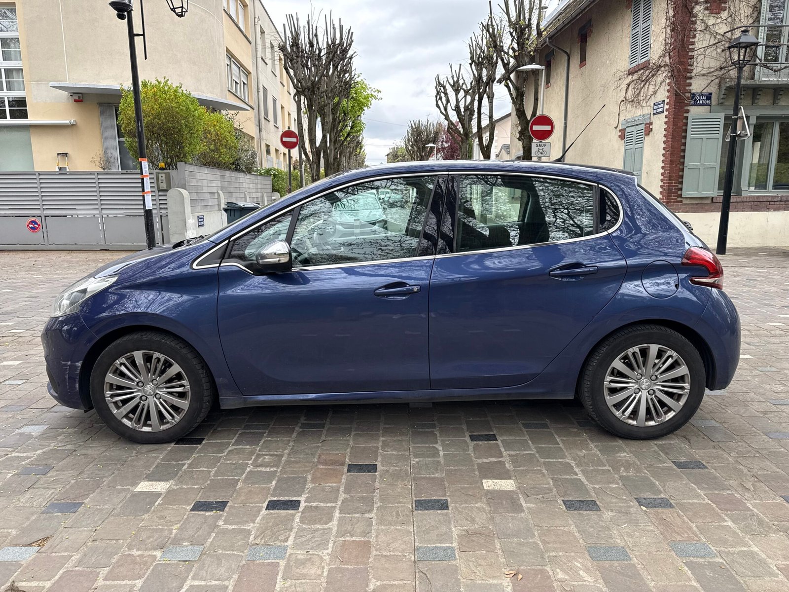 Peugeot 208 Allure 1.2 essence 110ch boîte automatique