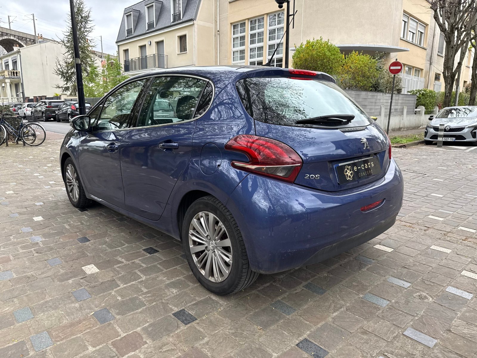 Peugeot 208 Allure 1.2 essence 110ch boîte automatique