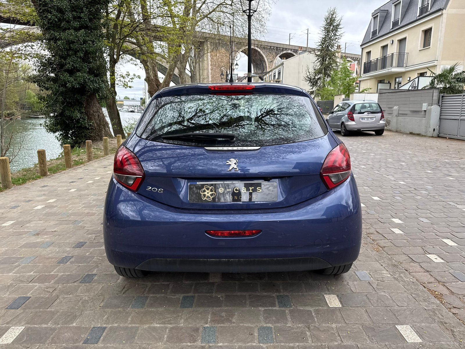 Peugeot 208 Allure 1.2 essence 110ch boîte automatique