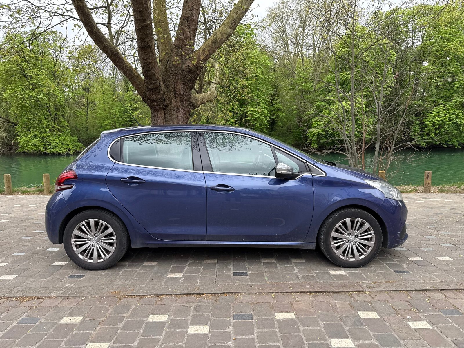 Peugeot 208 Allure 1.2 essence 110ch boîte automatique