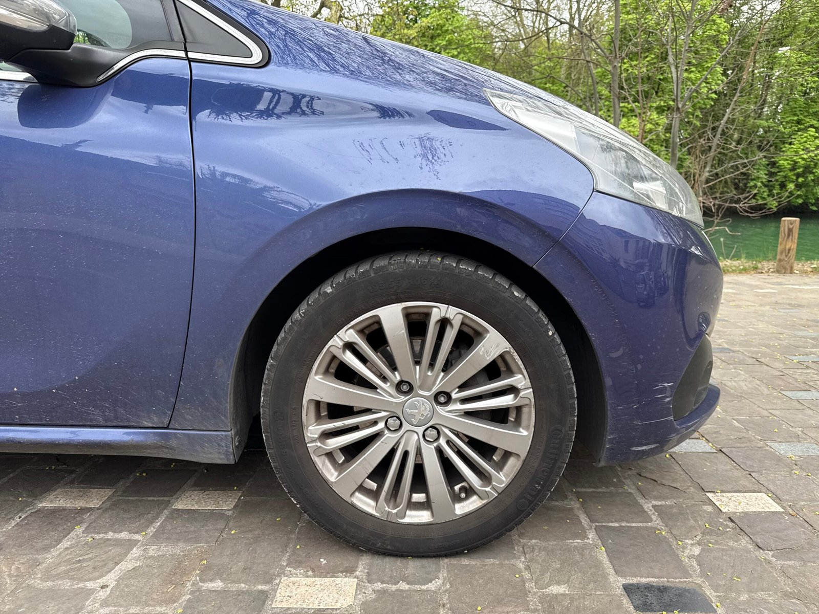 Peugeot 208 Allure 1.2 essence 110ch boîte automatique