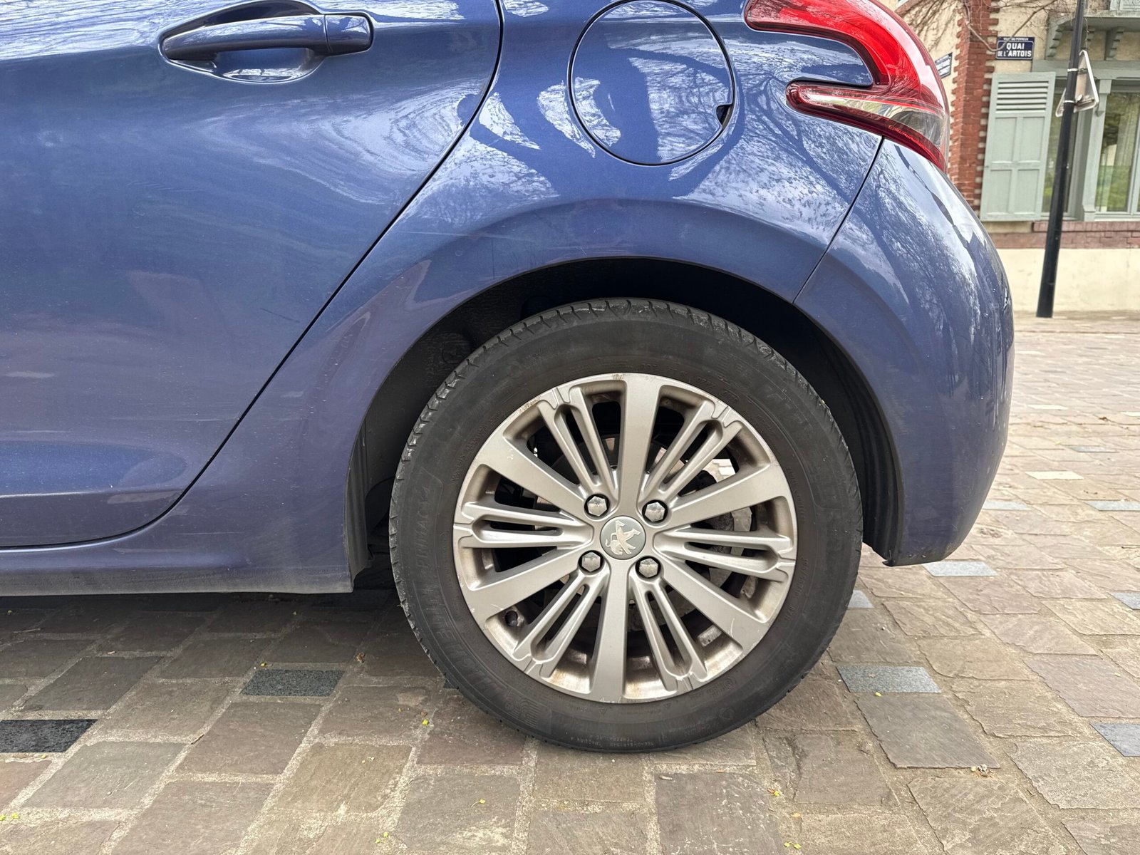 Peugeot 208 Allure 1.2 essence 110ch boîte automatique