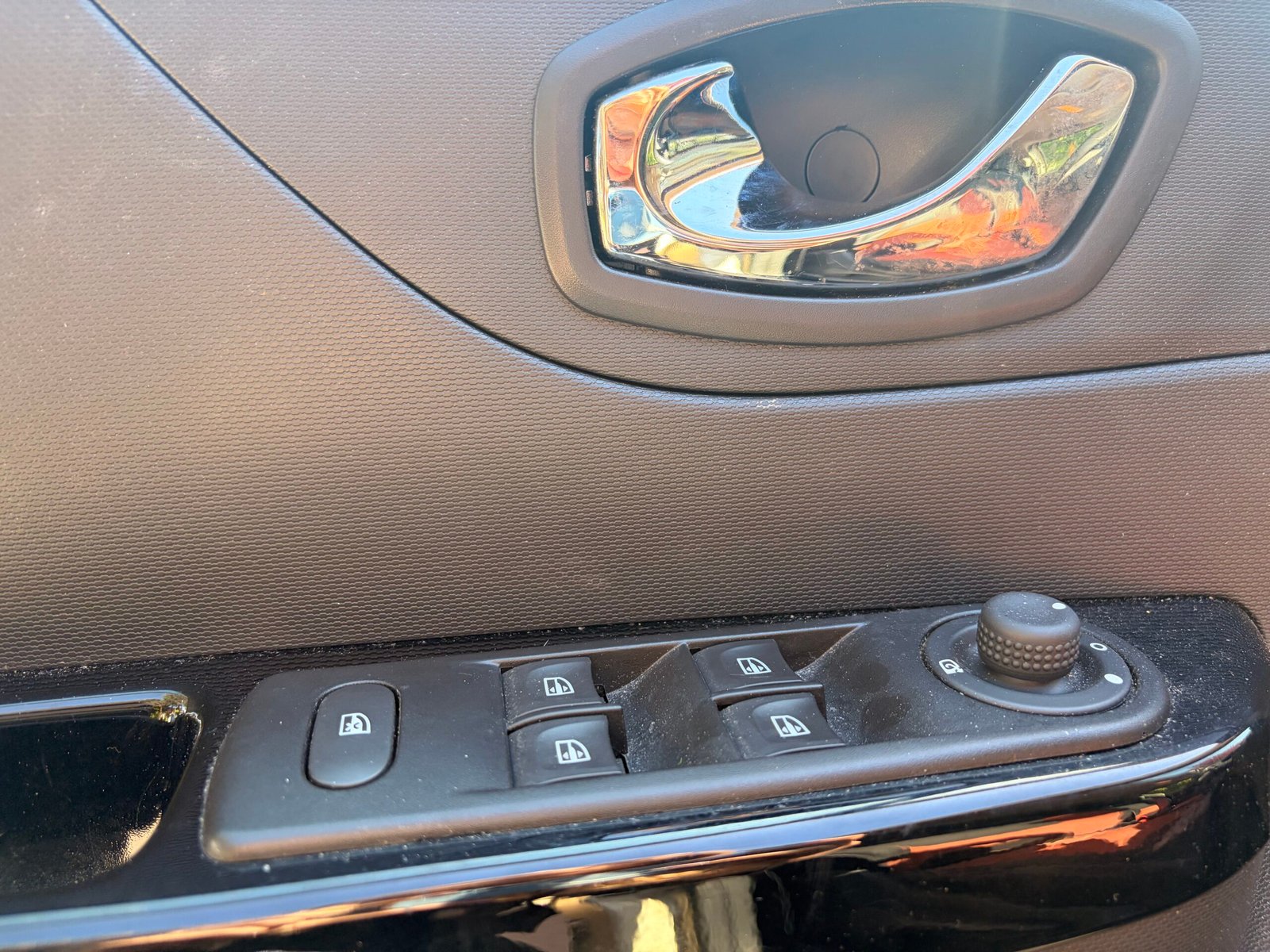 RENAULT Captur – I 1.2 TCe 16V EDC6 120 cv Boîte auto Intens