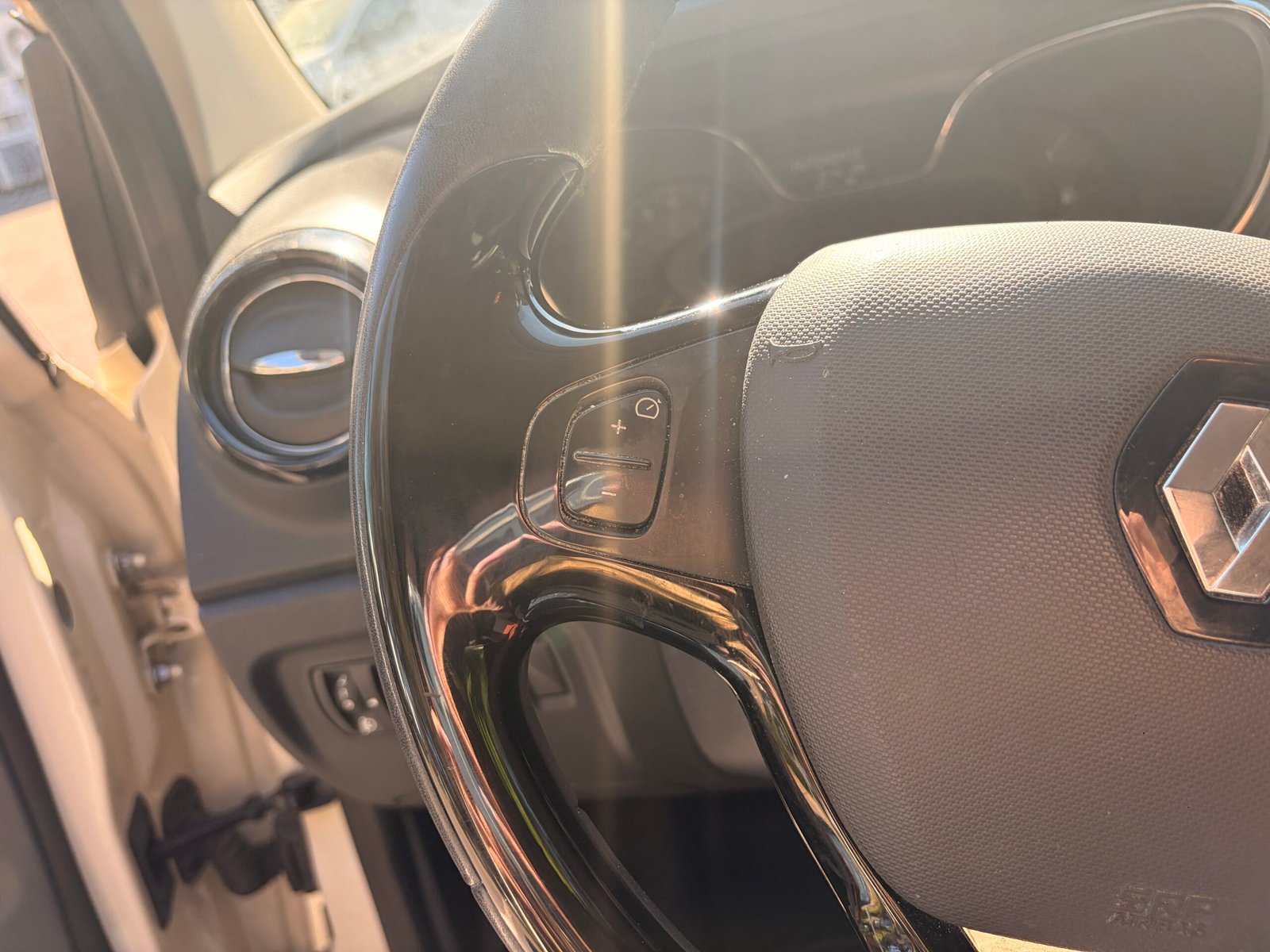 RENAULT Captur – I 1.2 TCe 16V EDC6 120 cv Boîte auto Intens