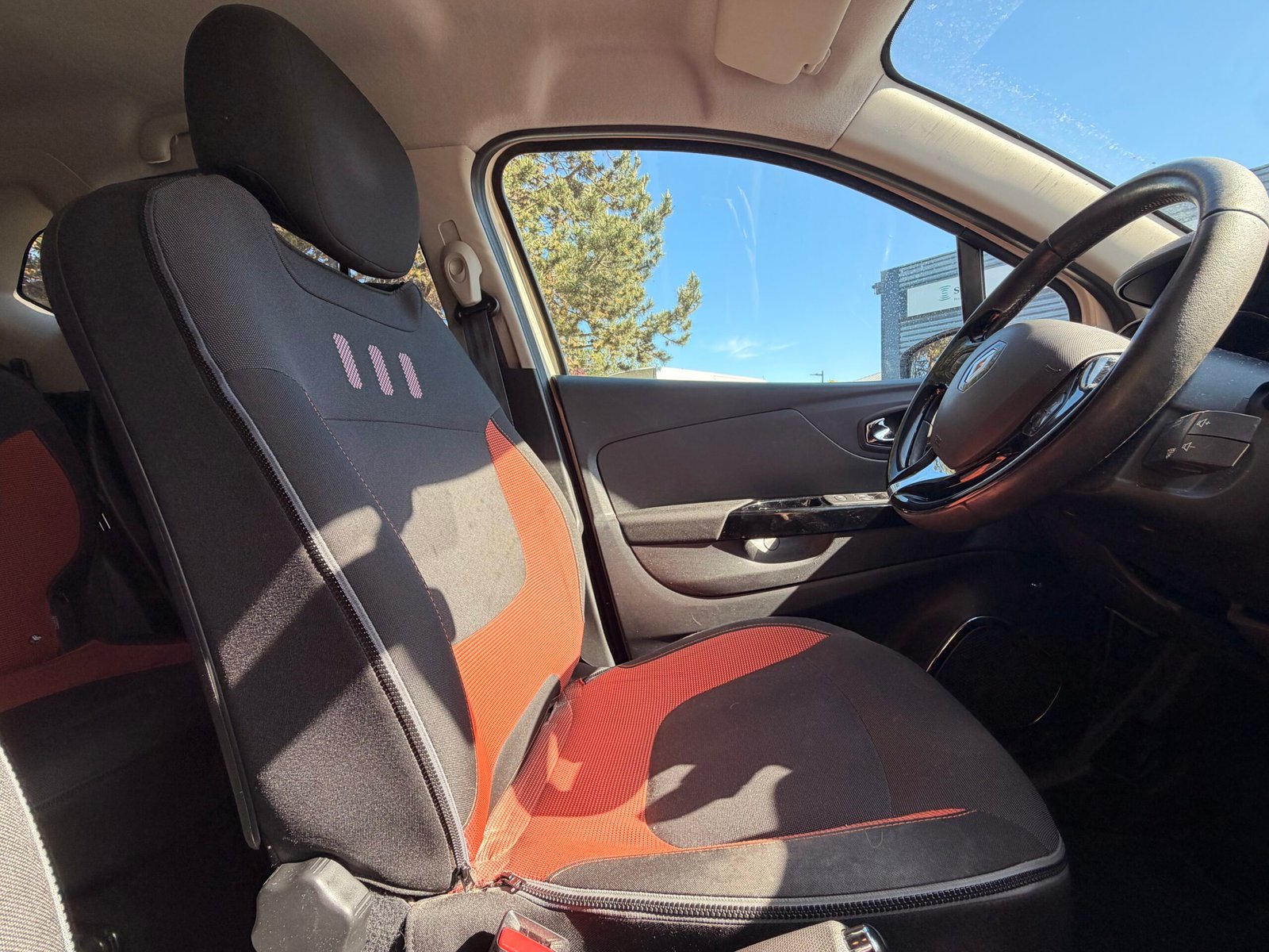 RENAULT Captur – I 1.2 TCe 16V EDC6 120 cv Boîte auto Intens