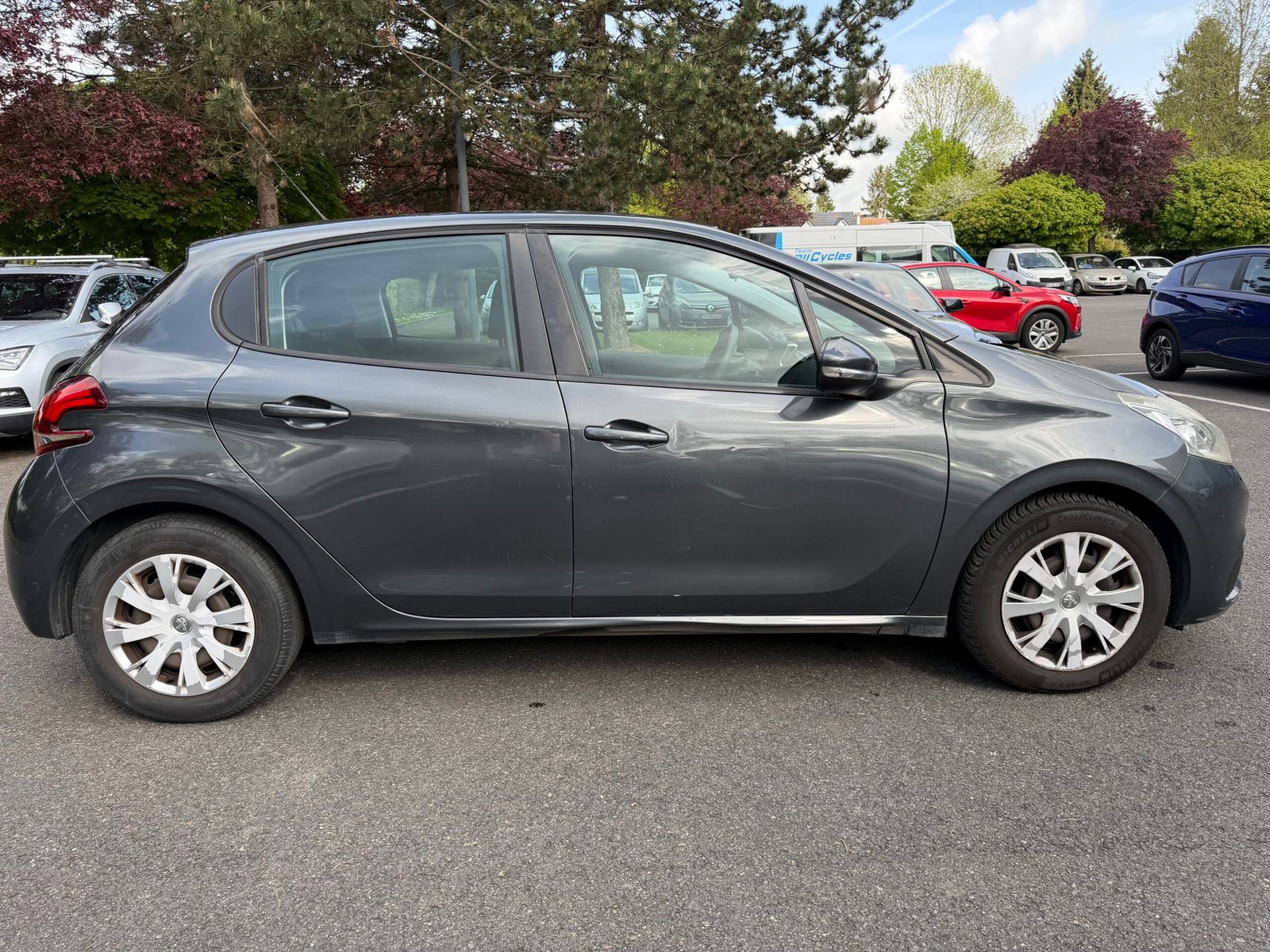 PEUGEOT 208 (2) 1.6 BLUEHDI 100 S&S BUSINESS 5P