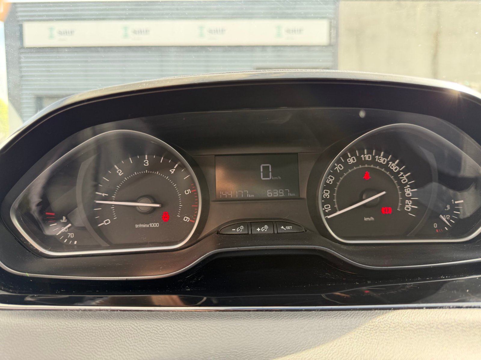 PEUGEOT 208 (2) 1.6 BLUEHDI 100 S&S BUSINESS 5P