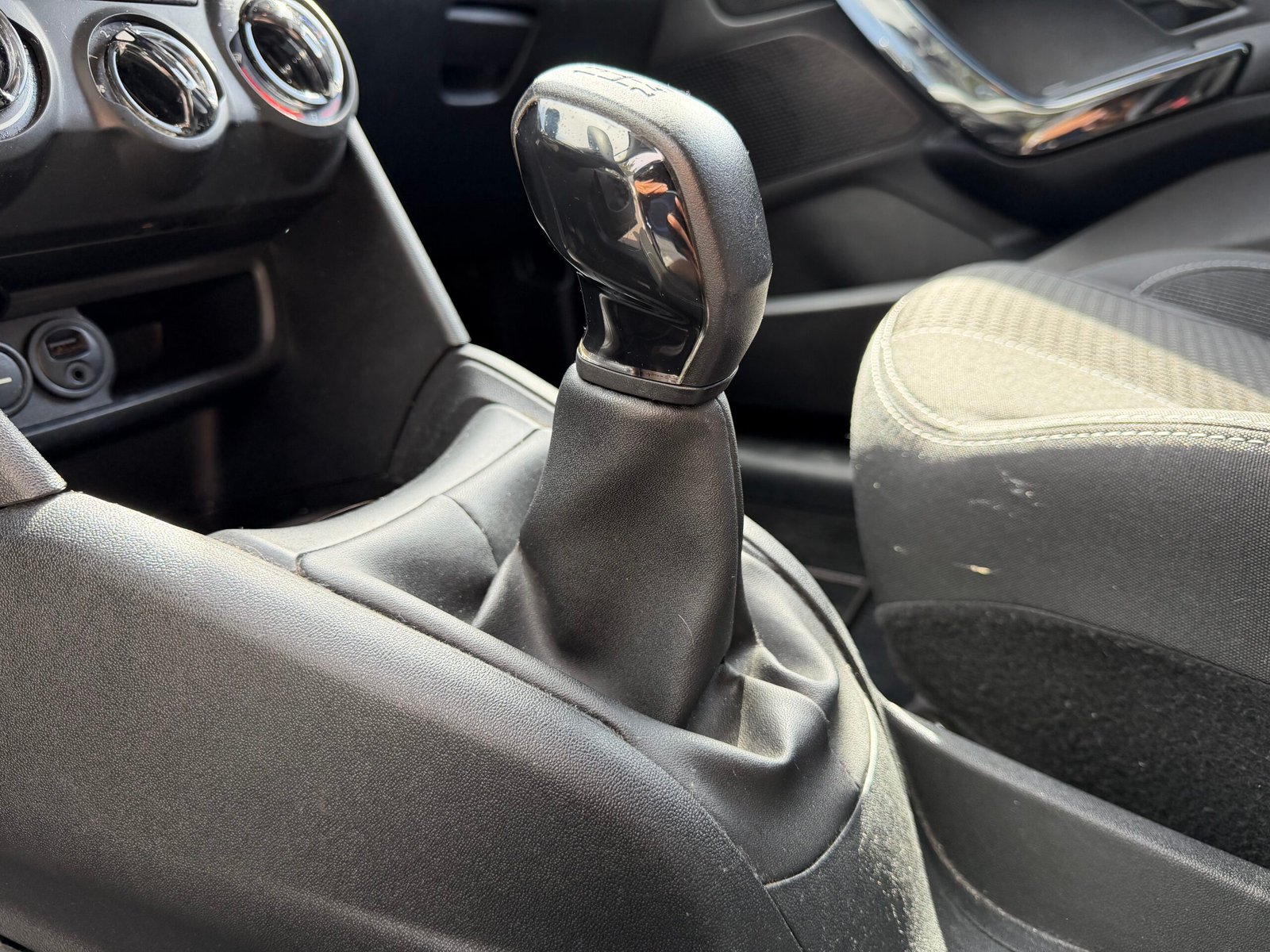 PEUGEOT 208 (2) 1.6 BLUEHDI 100 S&S BUSINESS 5P