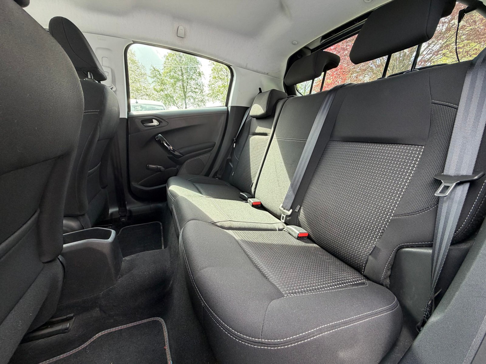 PEUGEOT 208 (2) 1.6 BLUEHDI 100 S&S BUSINESS 5P