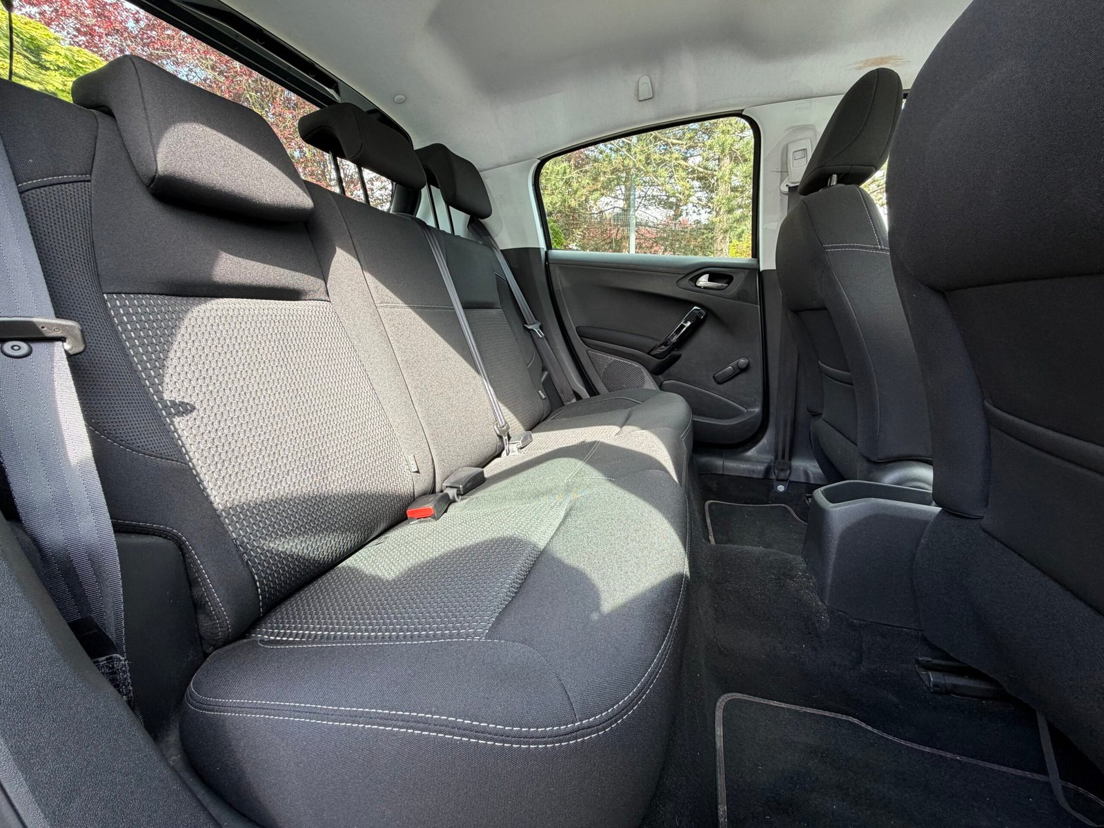 PEUGEOT 208 (2) 1.6 BLUEHDI 100 S&S BUSINESS 5P