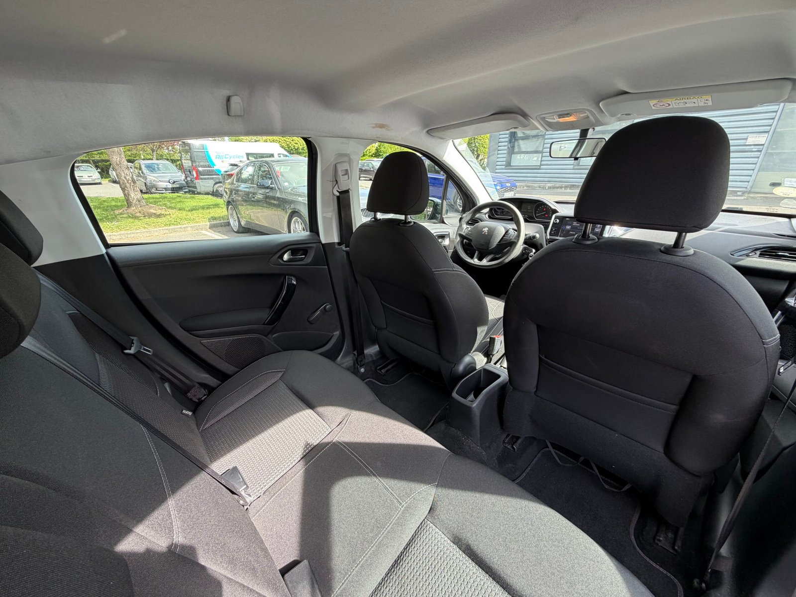 PEUGEOT 208 (2) 1.6 BLUEHDI 100 S&S BUSINESS 5P