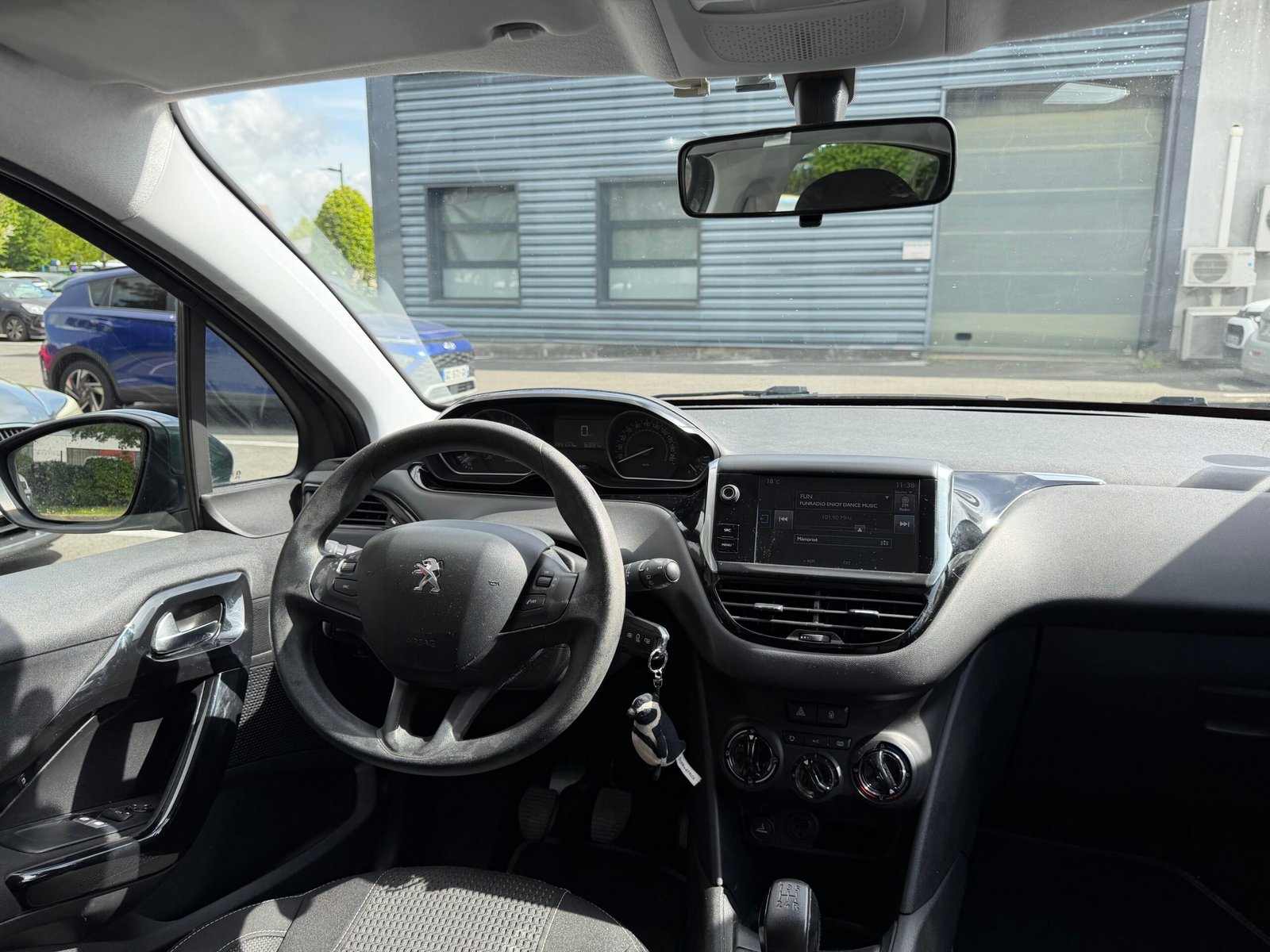 PEUGEOT 208 (2) 1.6 BLUEHDI 100 S&S BUSINESS 5P