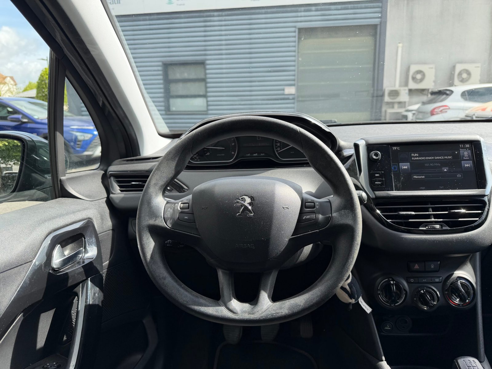 PEUGEOT 208 (2) 1.6 BLUEHDI 100 S&S BUSINESS 5P