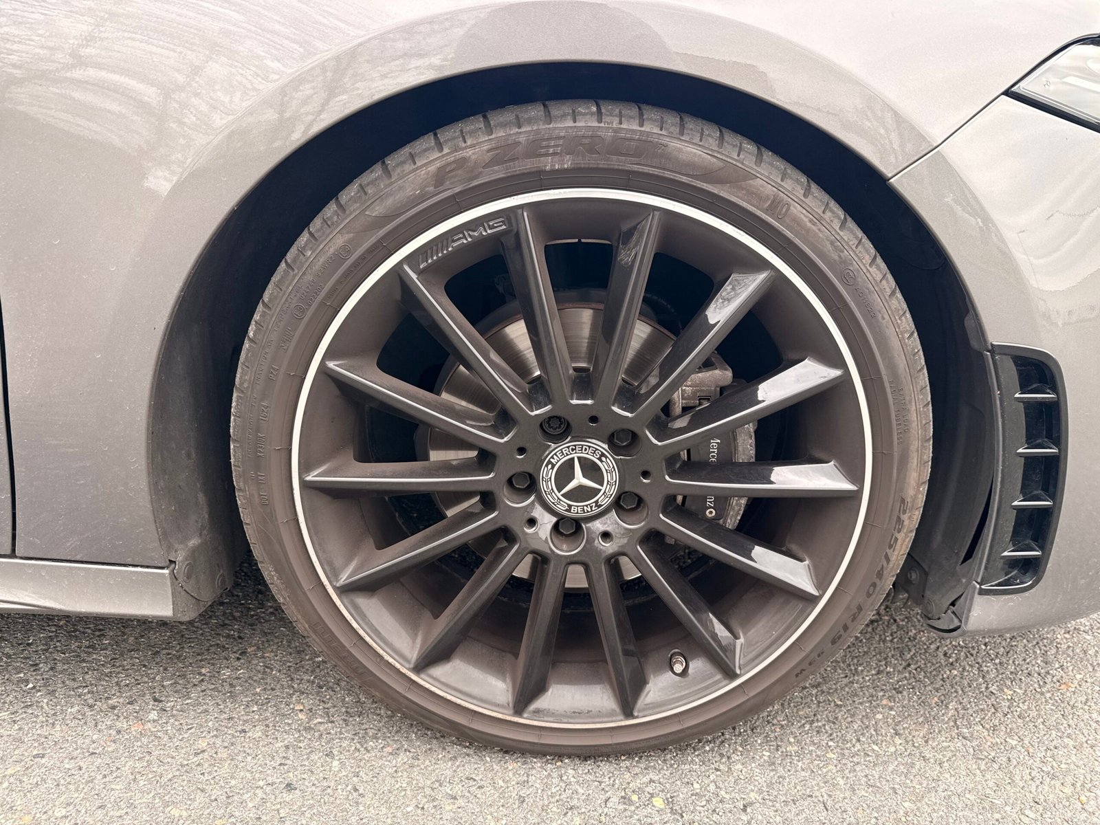 MERCEDES-BENZ Classe A 200 d 2.0 d 8G-DCT 150 cv Boîte auto / AMG Line Édition