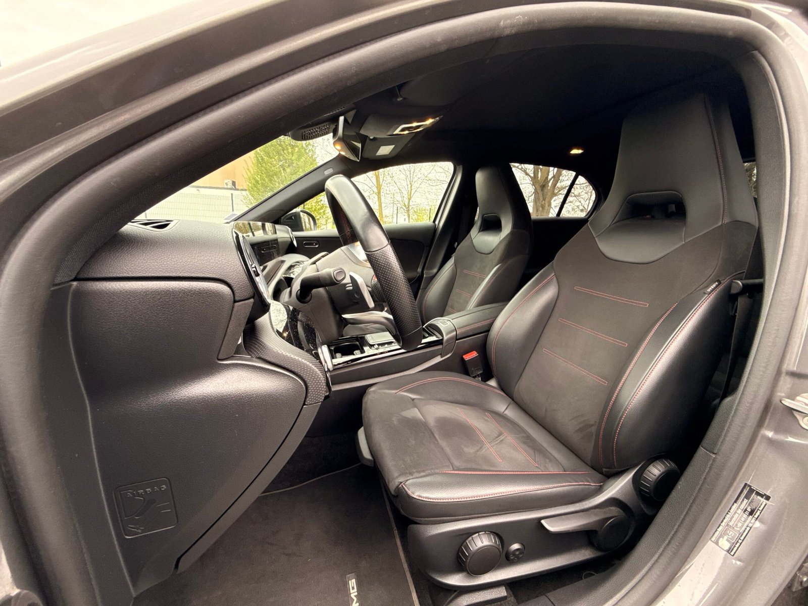 MERCEDES-BENZ Classe A 200 d 2.0 d 8G-DCT 150 cv Boîte auto / AMG Line Édition