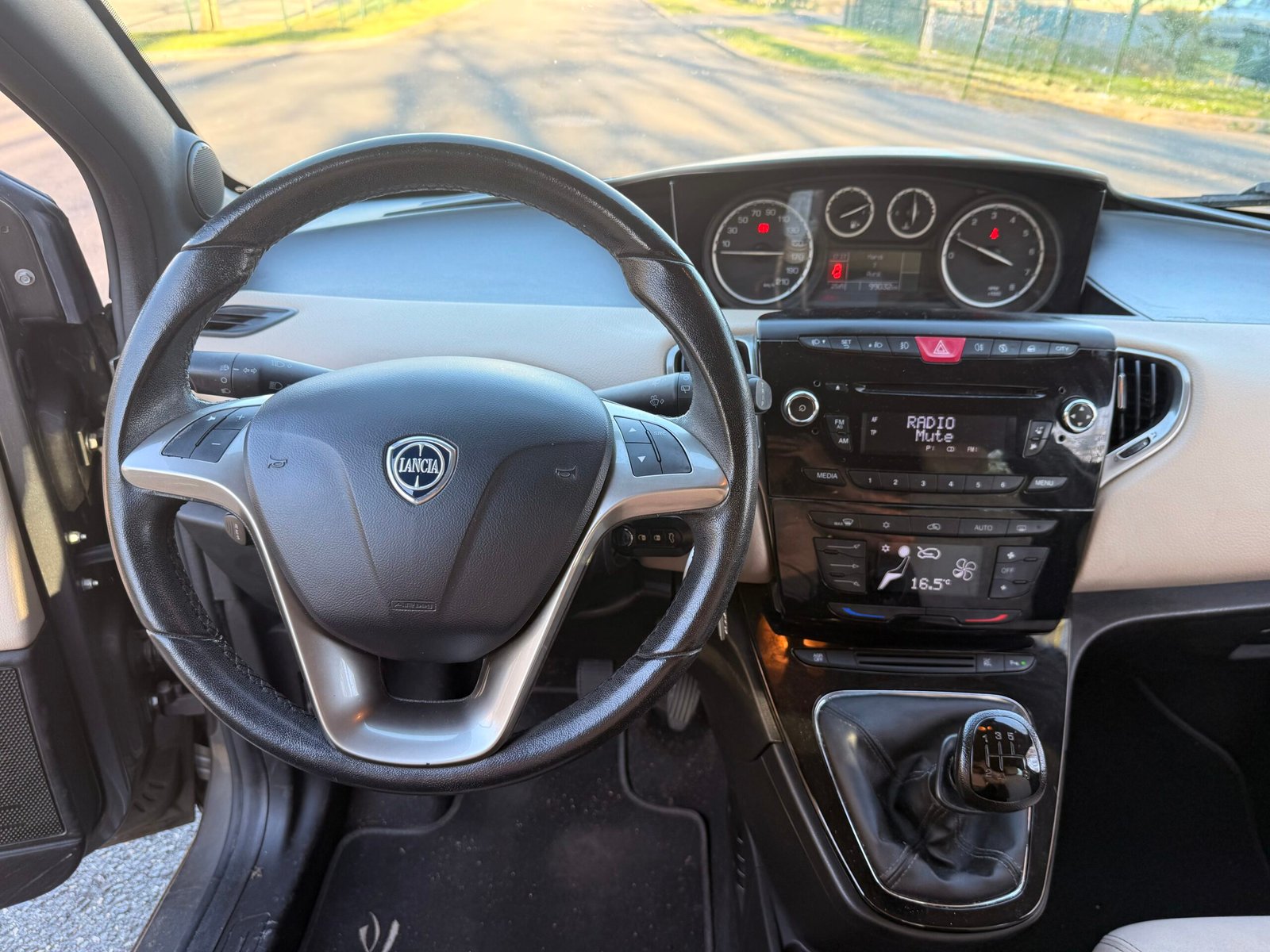 LANCIA Ypsilon 1.2 Stop&Start 69 cv finition platinium + 