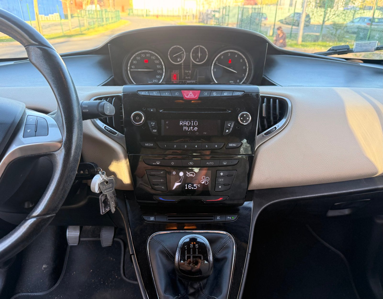 LANCIA Ypsilon 1.2 Stop&Start 69 cv finition platinium + 