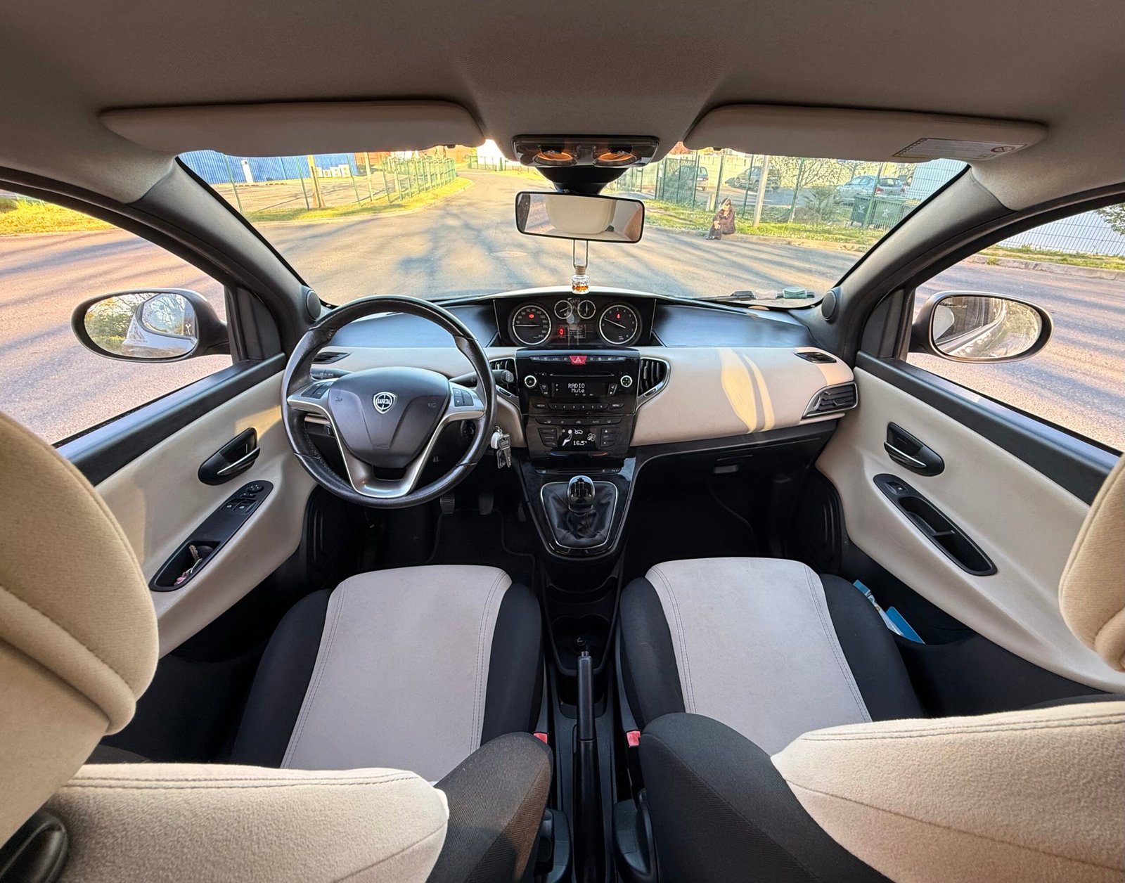 LANCIA Ypsilon 1.2 Stop&Start 69 cv finition platinium + 