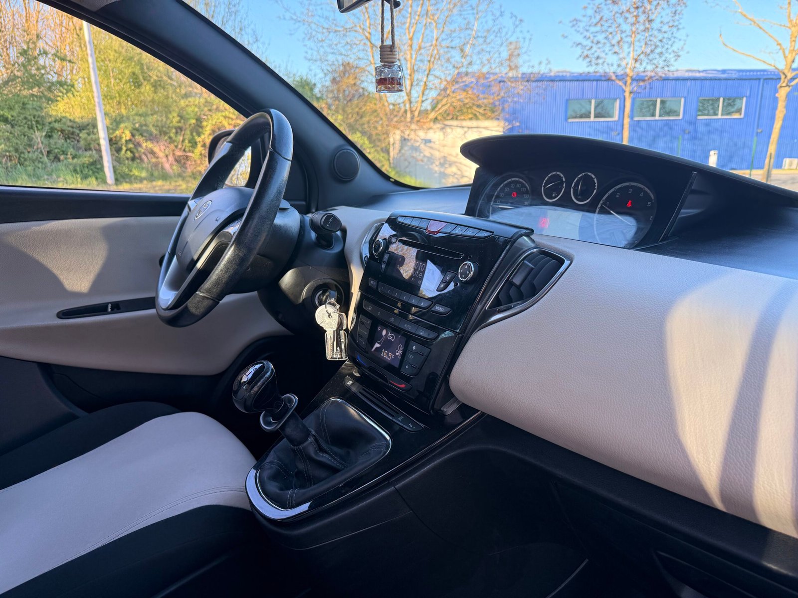 LANCIA Ypsilon 1.2 Stop&Start 69 cv finition platinium + 