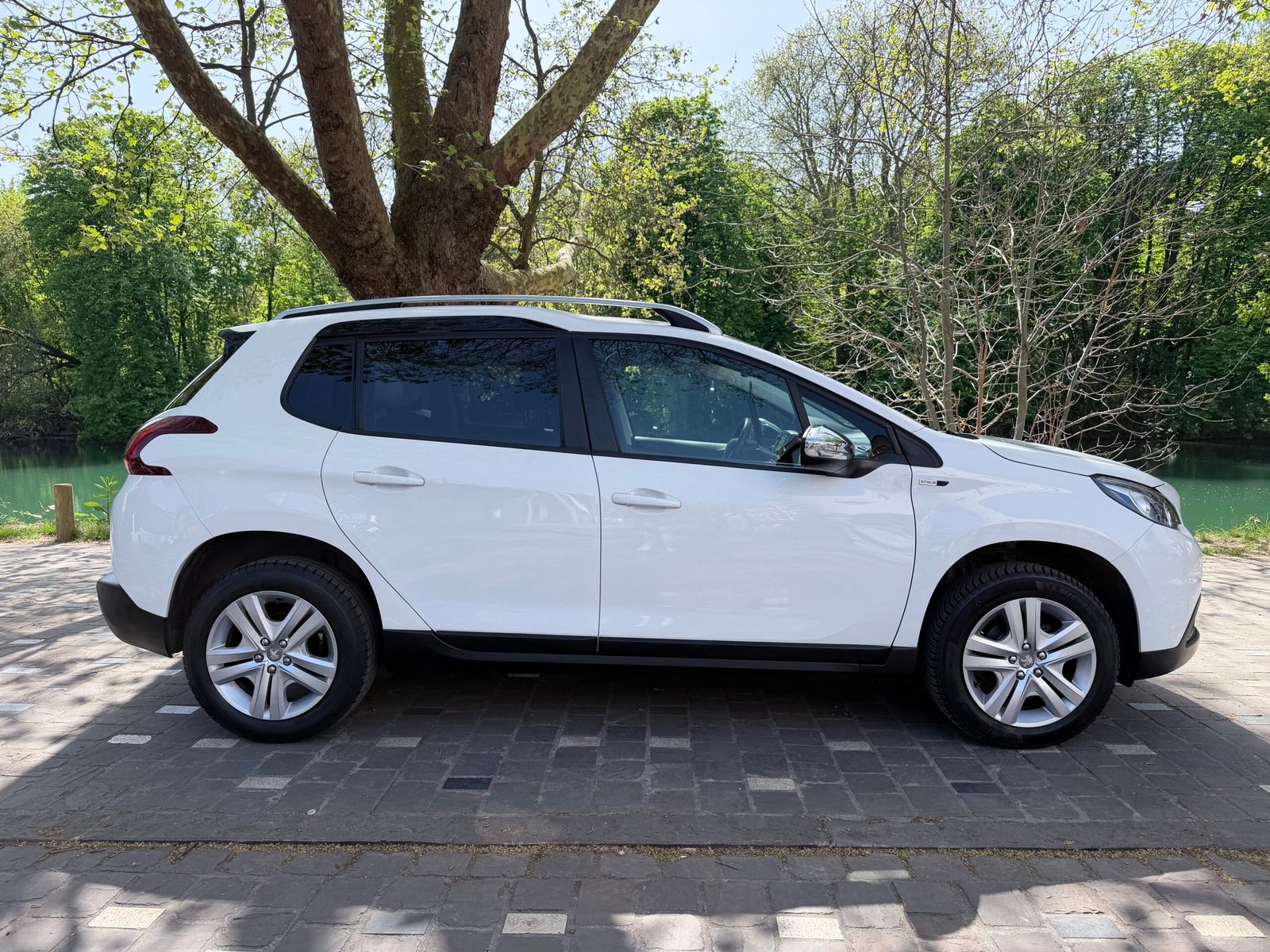 Peugeot 2008 style 1.2 essence 82ch