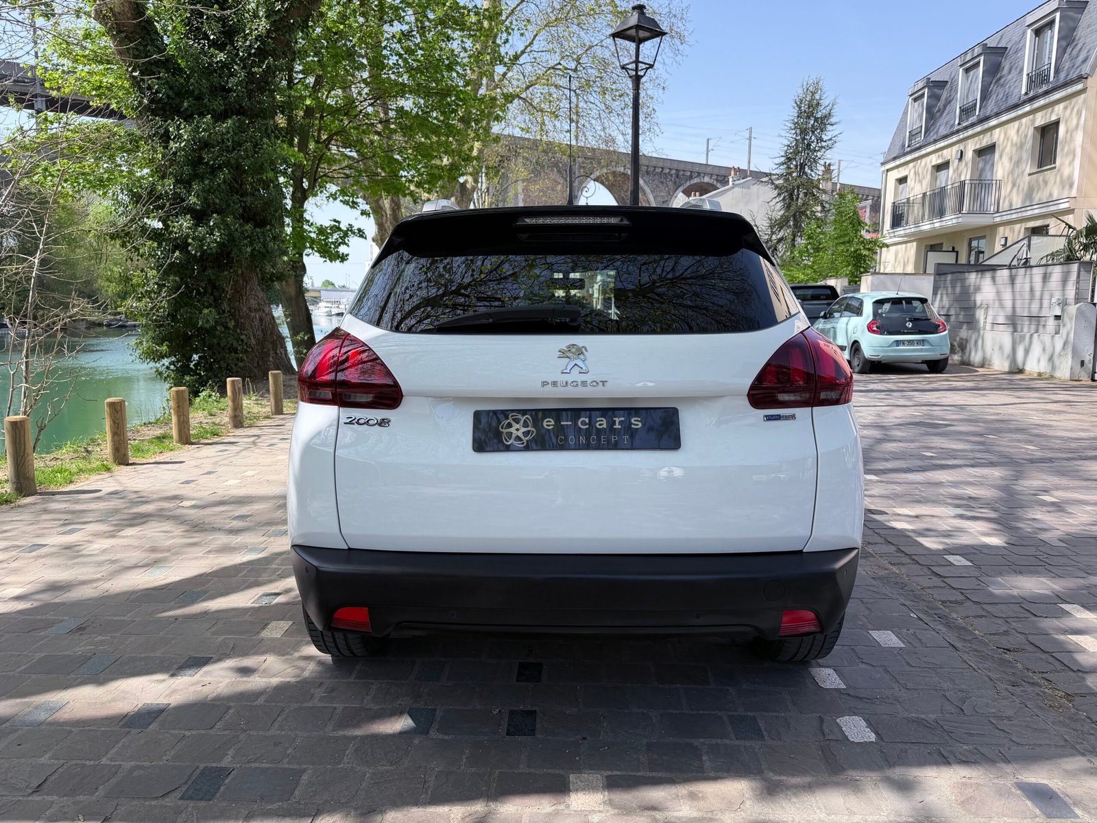 Peugeot 2008 style 1.2 essence 82ch