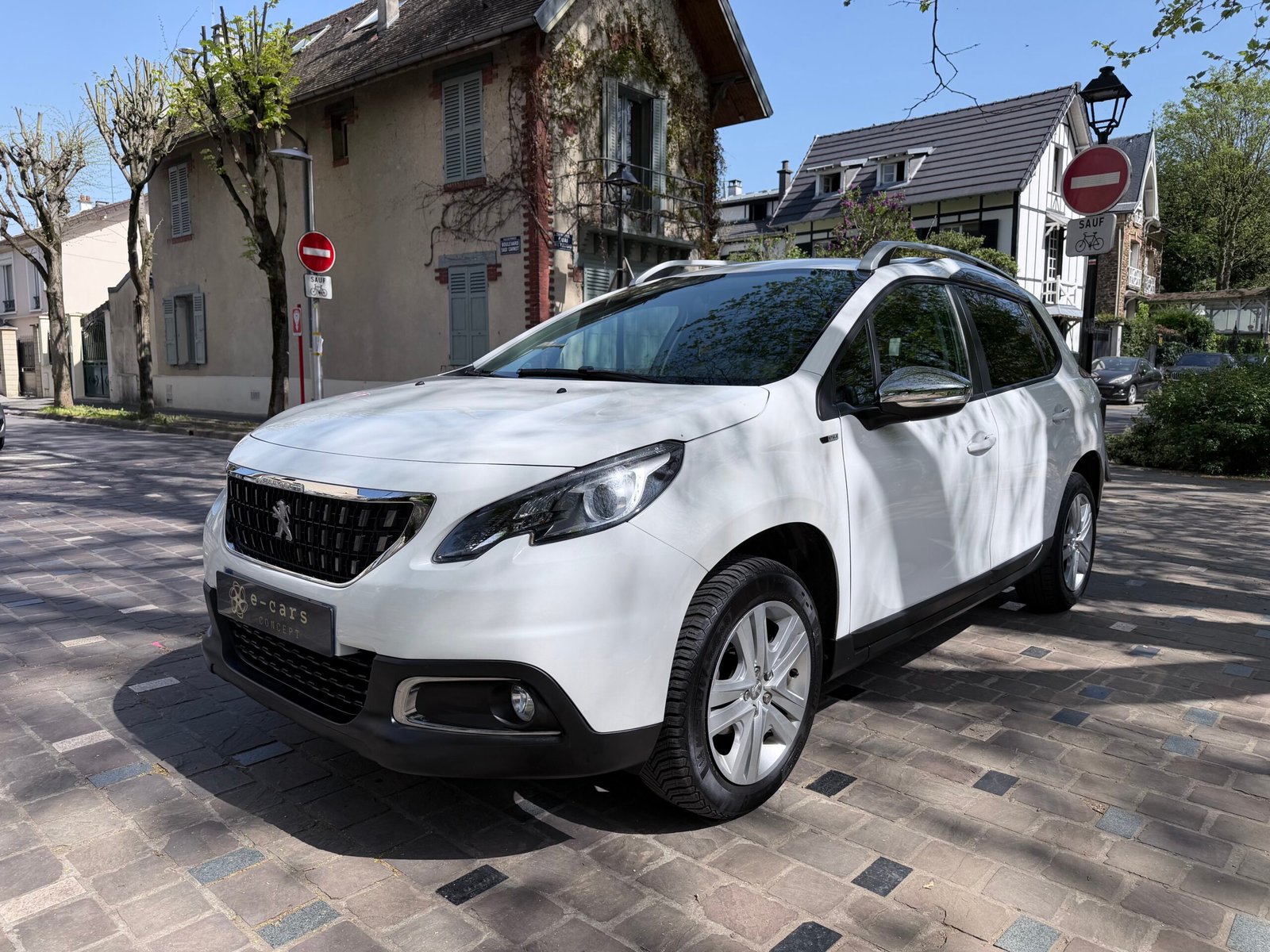 Peugeot 2008 style 1.2 essence 82ch